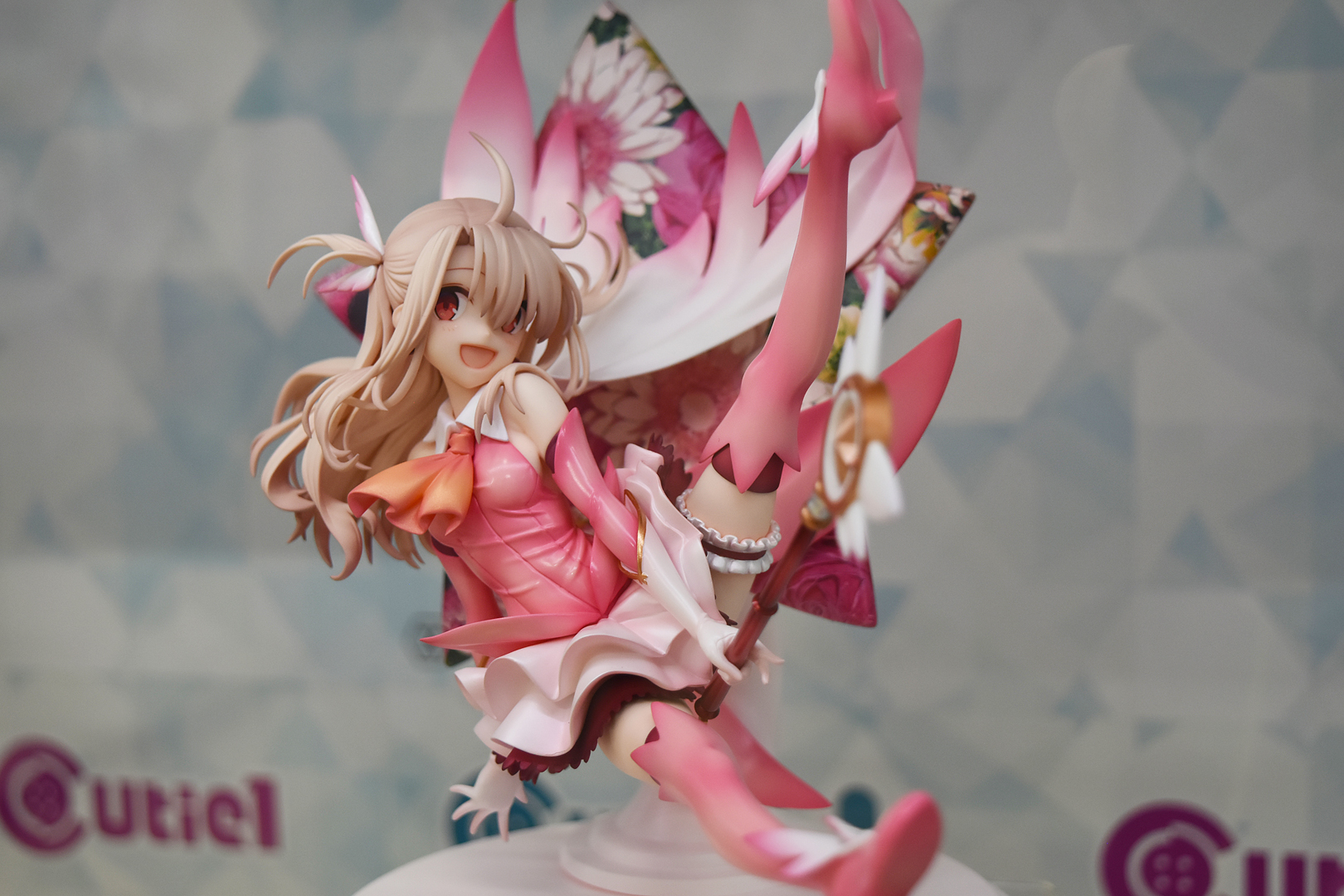 元気さが伝わってくるダイナミックなポージング