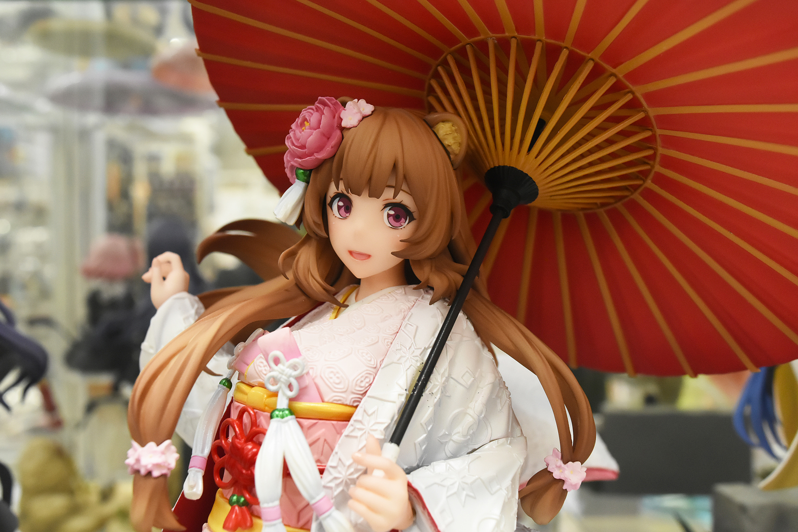 このフィギュアのために用意されたオリジナルデザイン。普段着ることのない和服だがとても似合っている