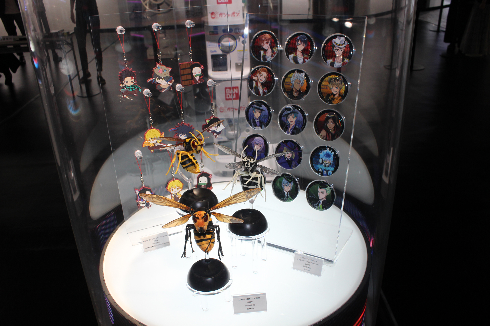 ガシャポンのデパート池袋総本店の「ガシャポン45周年記念展示」。キン消しや妖怪メダルなど、社会現象になったアイテムも展示されている