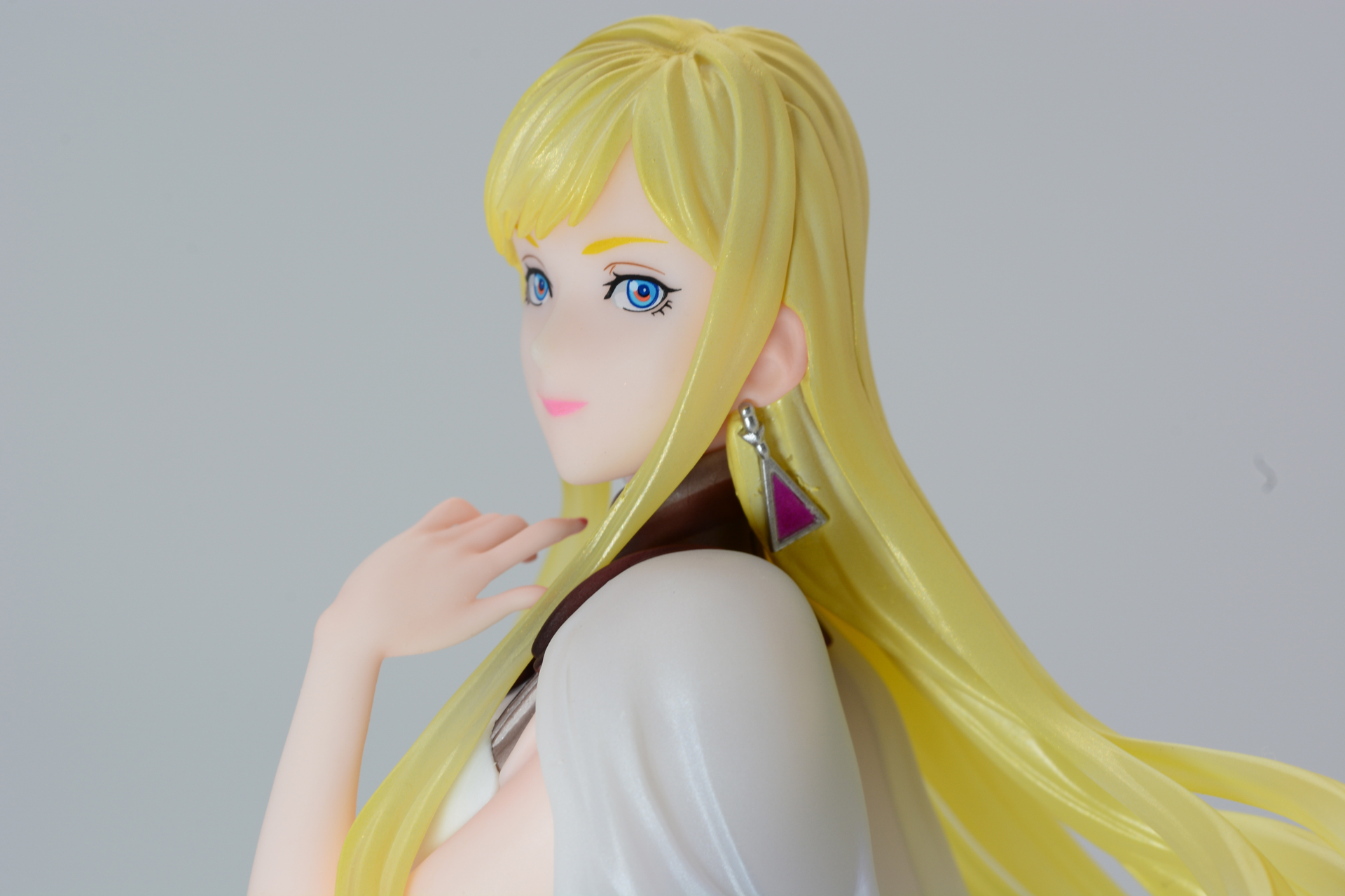 角度を変えるとフィギュアの雰囲気が大きく変わる