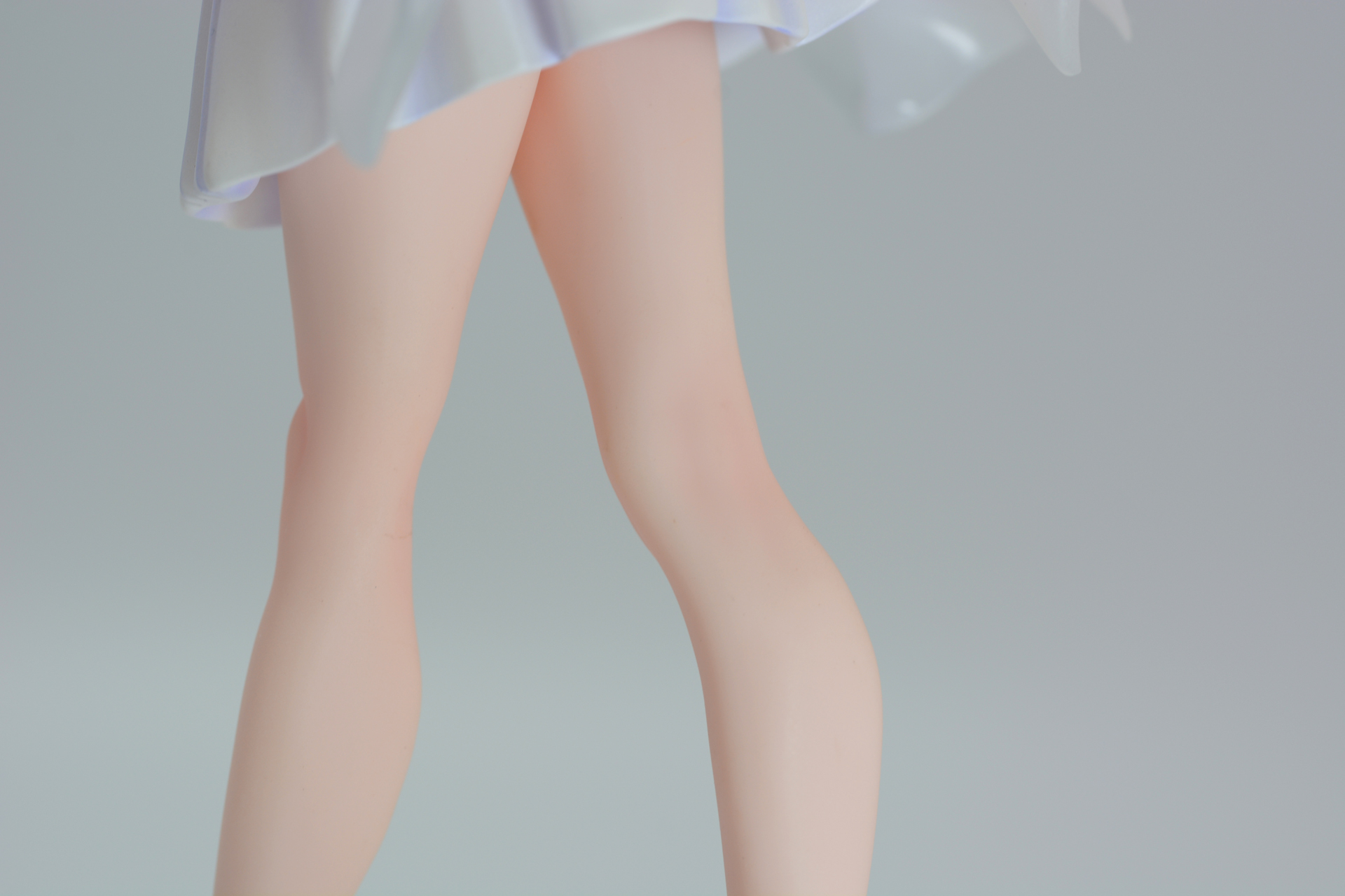 すらりと伸びた健康的な足