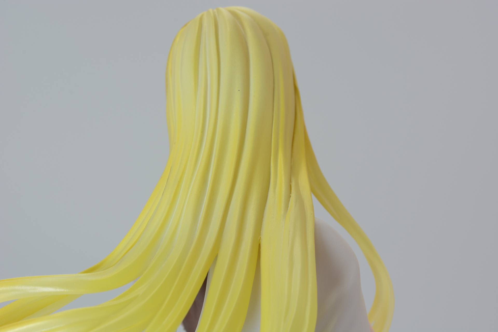 髪の毛はクリアパーツに塗装をしたもの。ギギらしい透明感がある