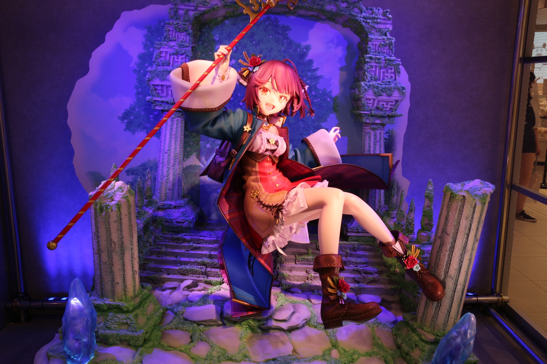 ソフィー 等身大フィギュア（限定Ver）。通常版は台座が付かない