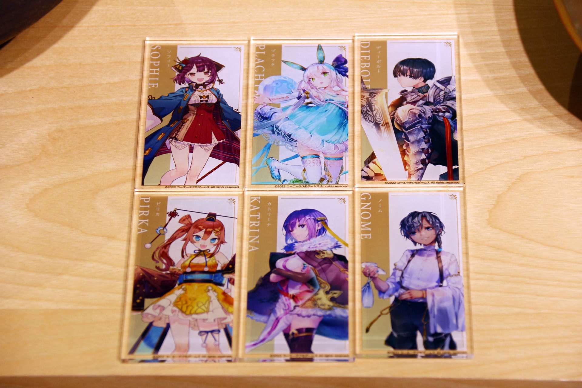 アクリルマグネット（ランダム商品）A/B 各880円