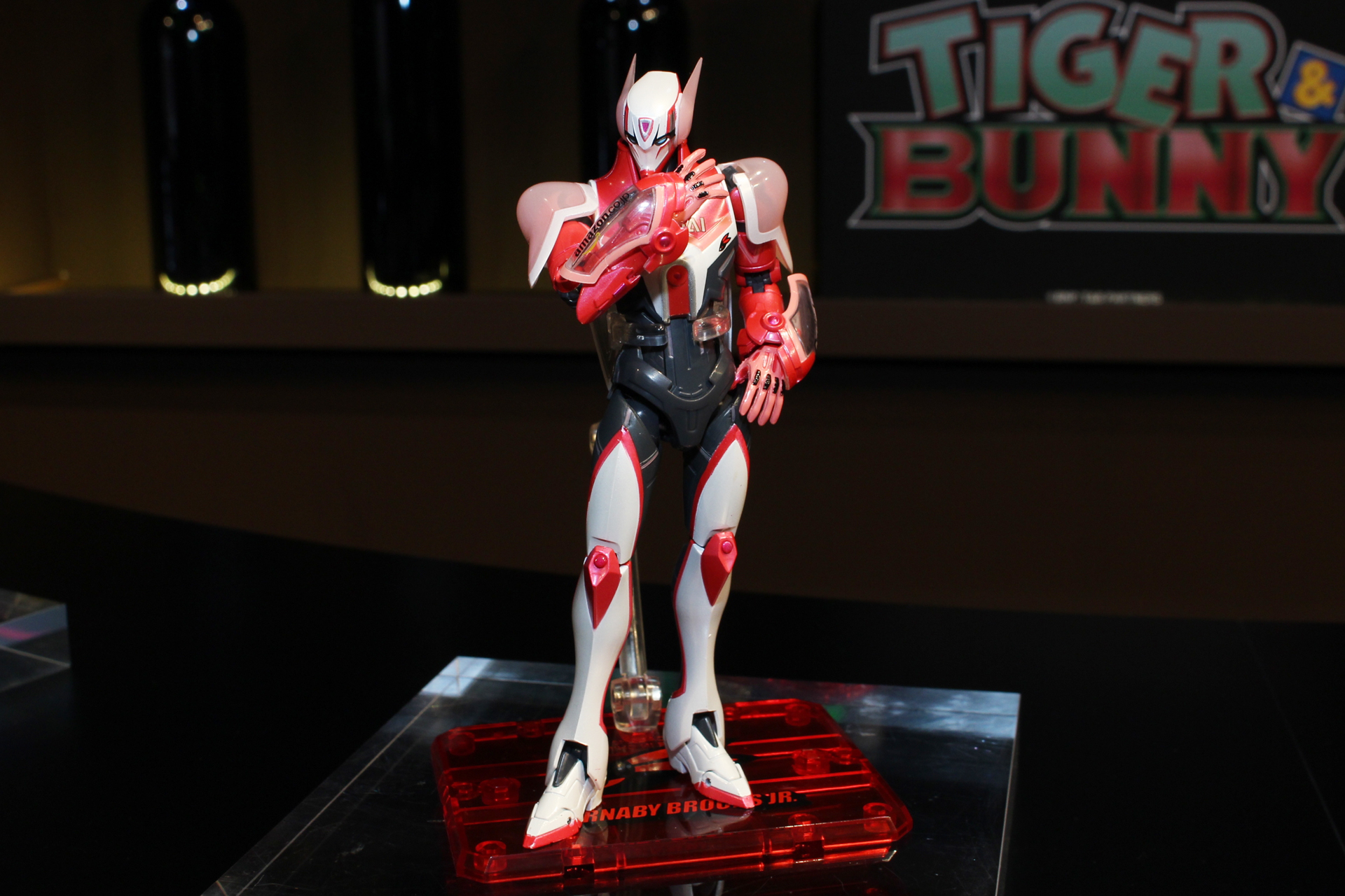 「S.H.Figuarts バーナビー・ブルックス Jr.」。2011年10月発売