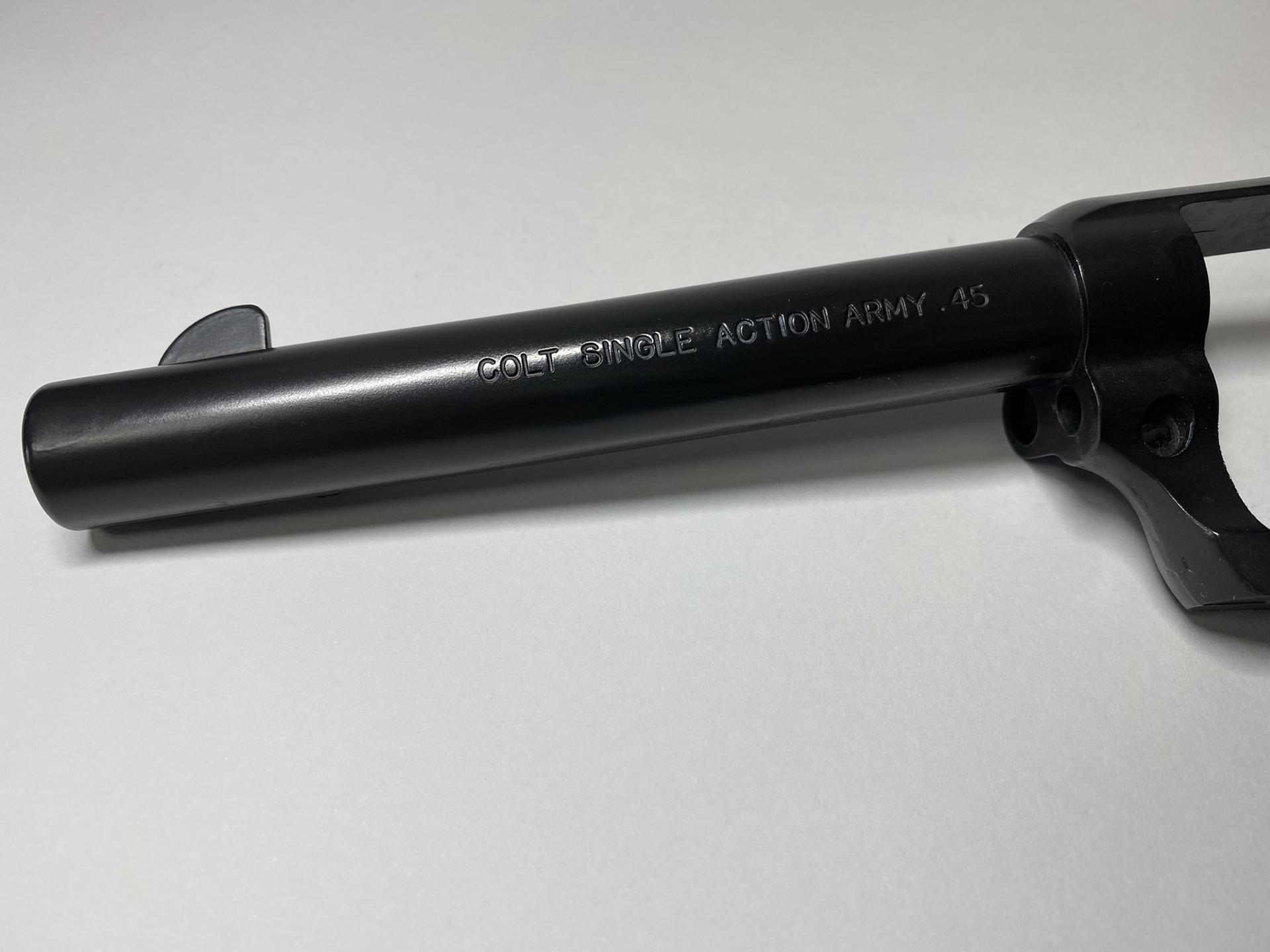 ピカール液で磨くと黒光りする感じに！　無塗装とは大きく質感が変化した