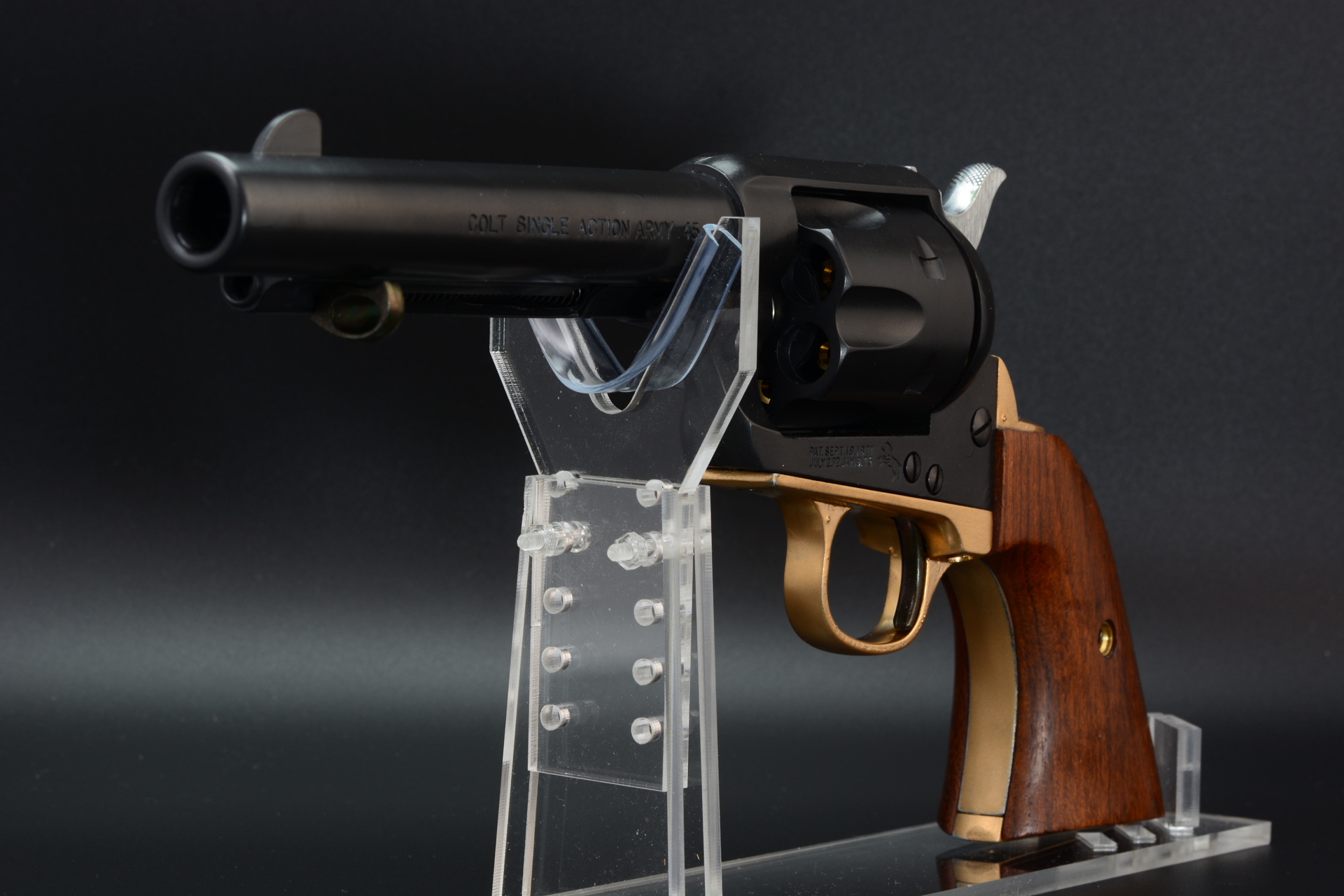 塗装によりさらにクラッシックな雰囲気が強まった。光を反射する銃身がカッコイイ