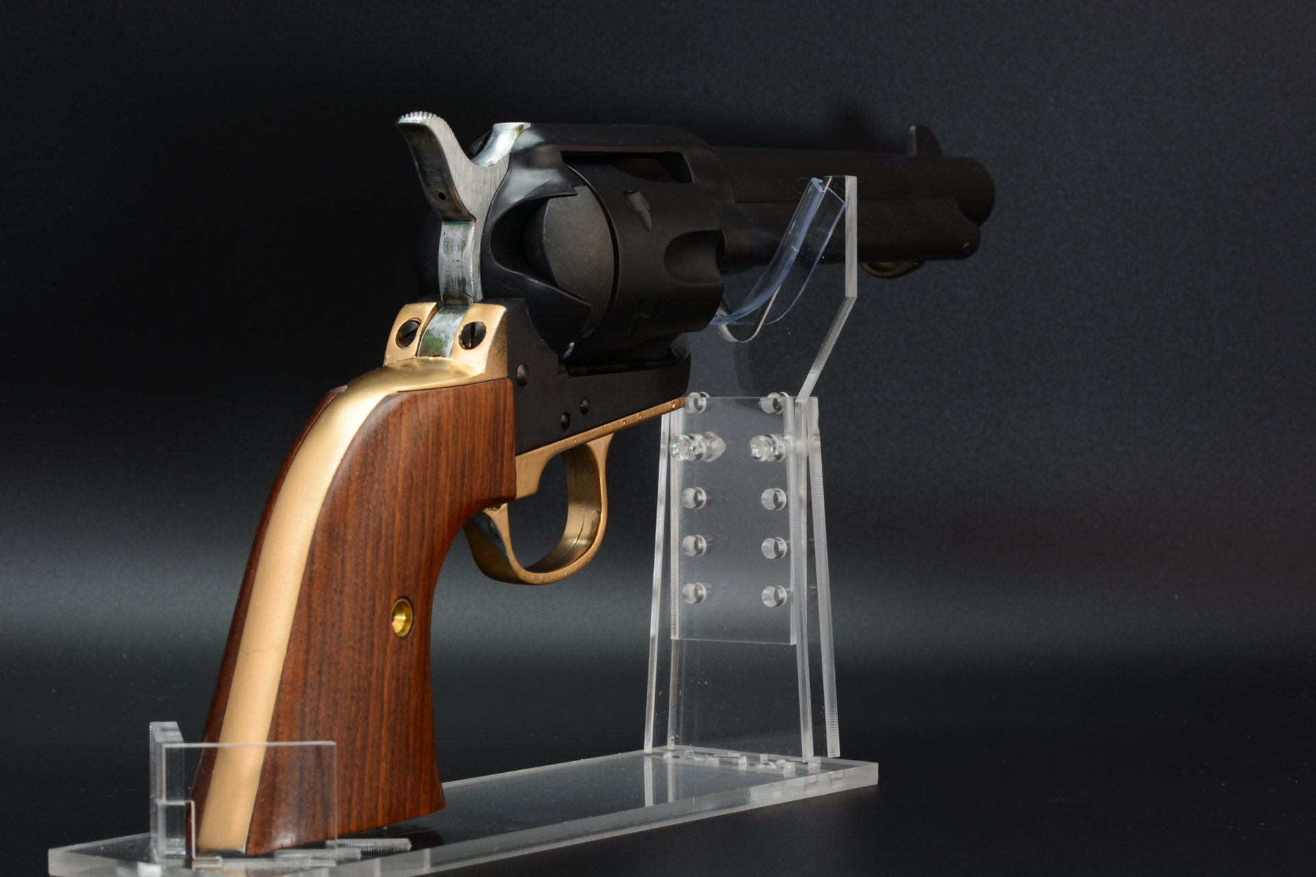 塗装によりさらにクラッシックな雰囲気が強まった。光を反射する銃身がカッコイイ