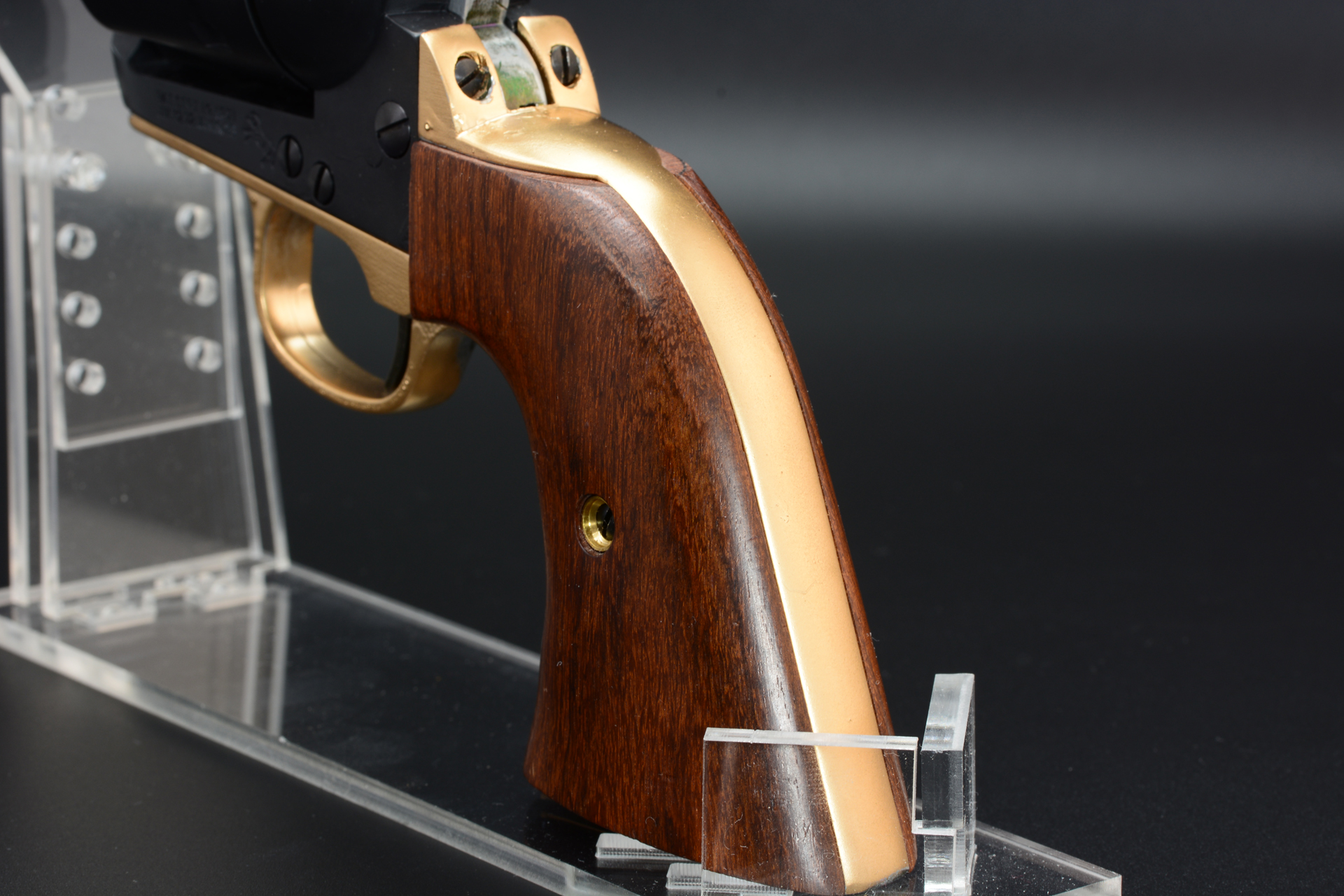 グリップとバックストラップ