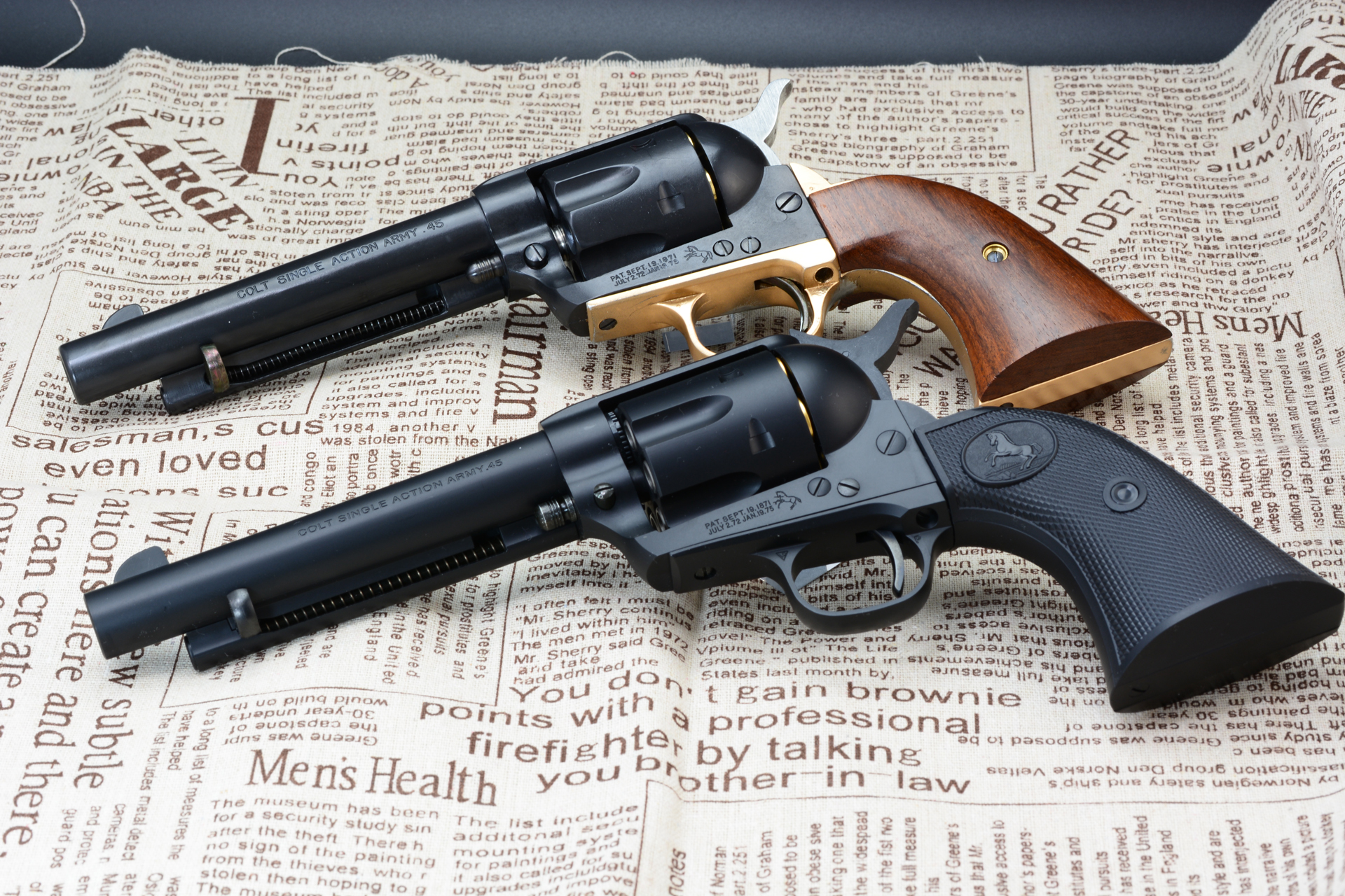 こちらは東京マルイのエアーコッキングガン「SAA.45 アーティラリー 5-1/2インチ ブラック」と