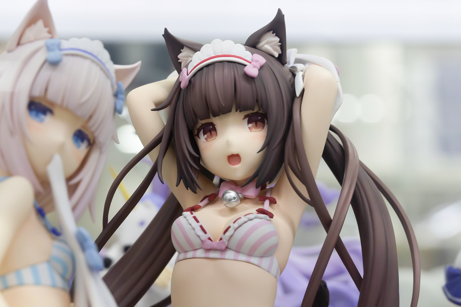 ショコラの方もバニラ同様、恥ずかしさから頬を赤らめたような表情だ。