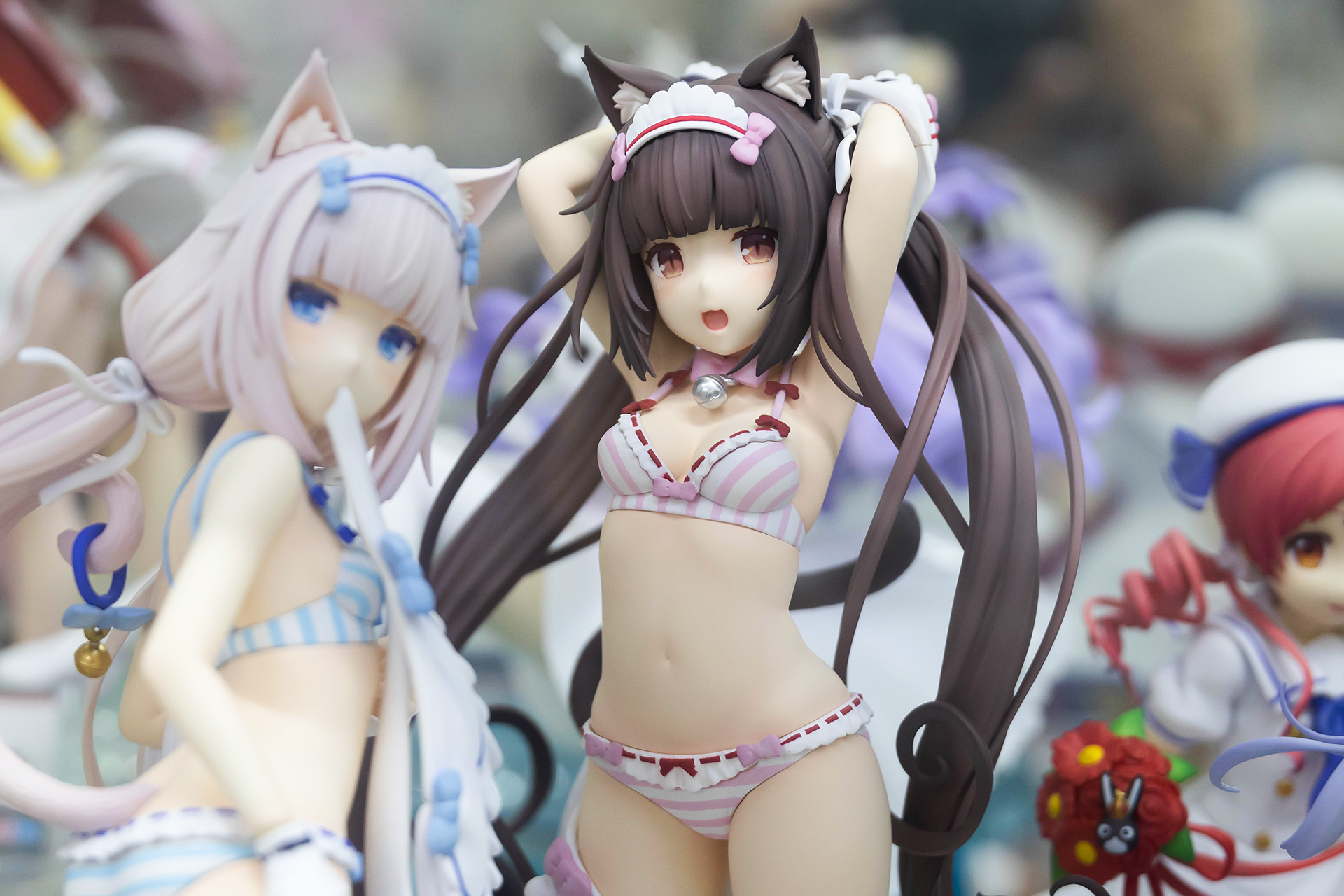 ほとんど下着姿といった感じだが、女性らしい柔らかさが感じられる。