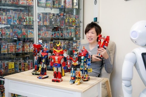 俳優・超合金コレクターの小材直由さんが「超合金鑑定室」をオープン