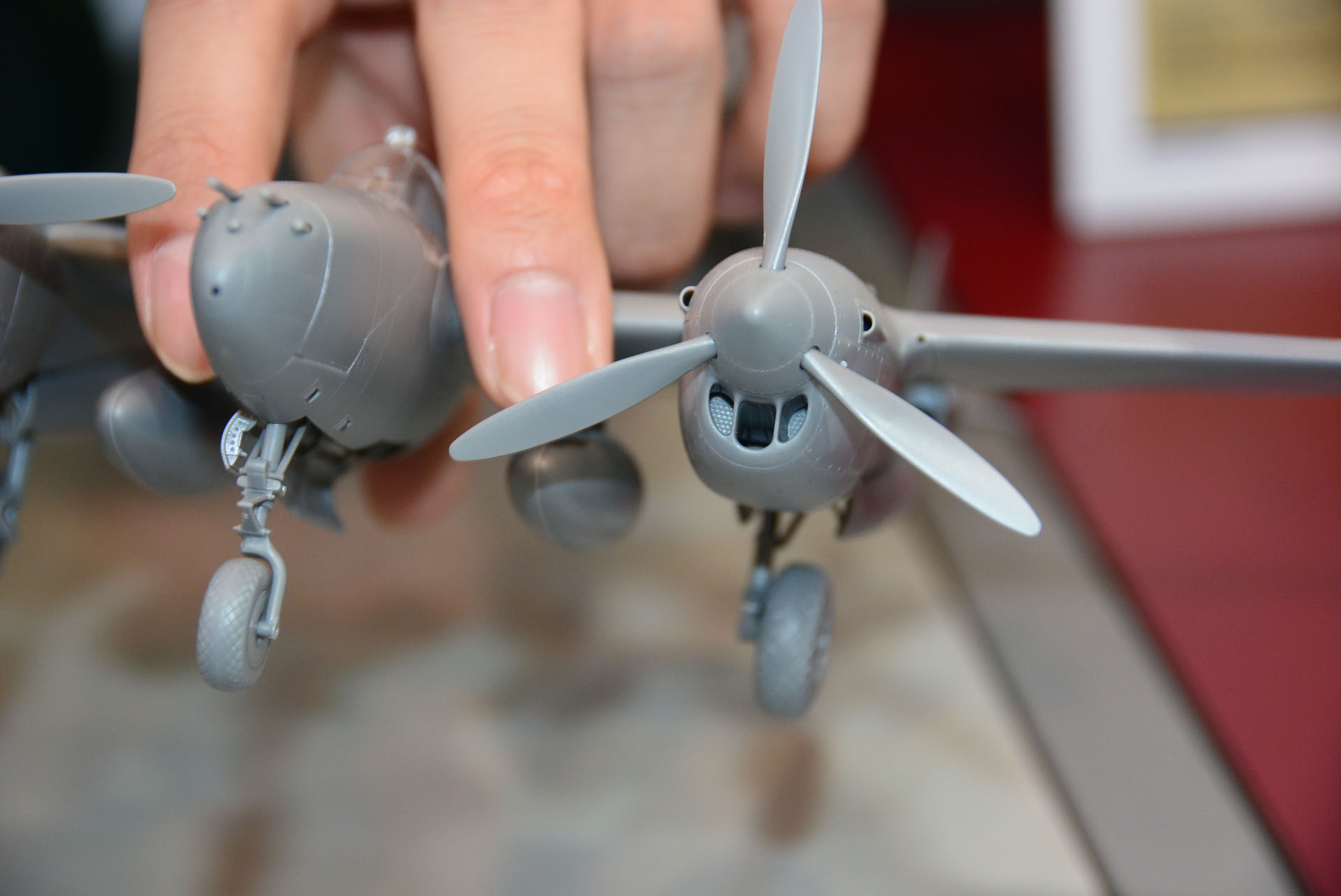 P-38Jはエンジン下部にインタークーラーを搭載。3つの穴が開いている