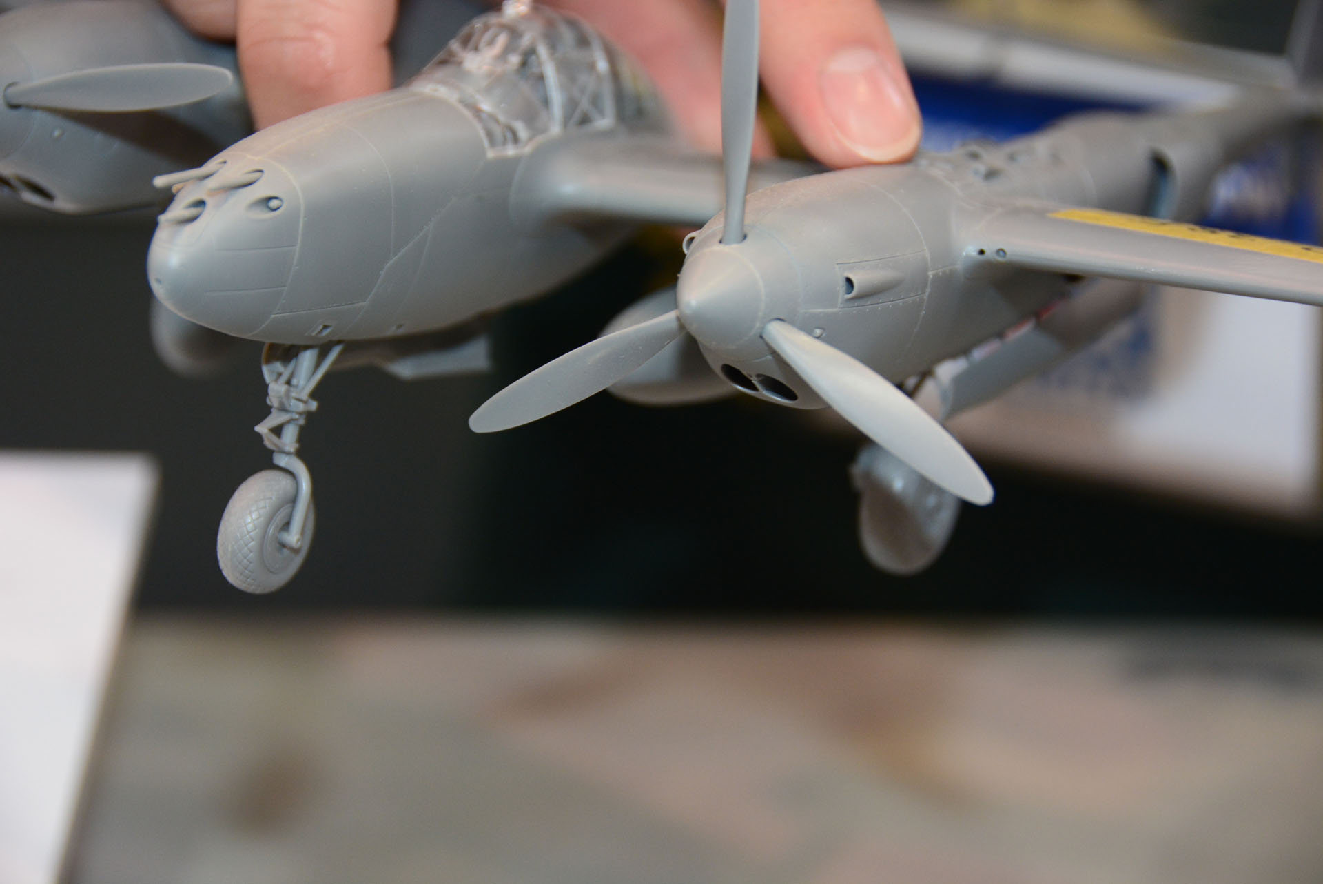 P-38F/Gのエンジン下部の穴は2つ