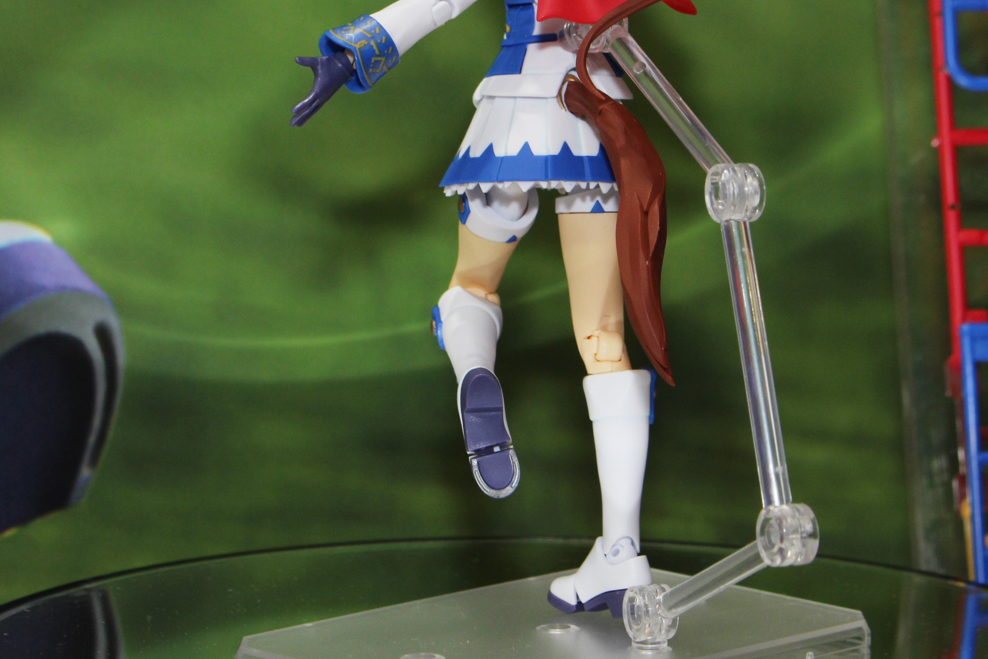 袖口や蹄鉄など、細かな模様はシールで対応