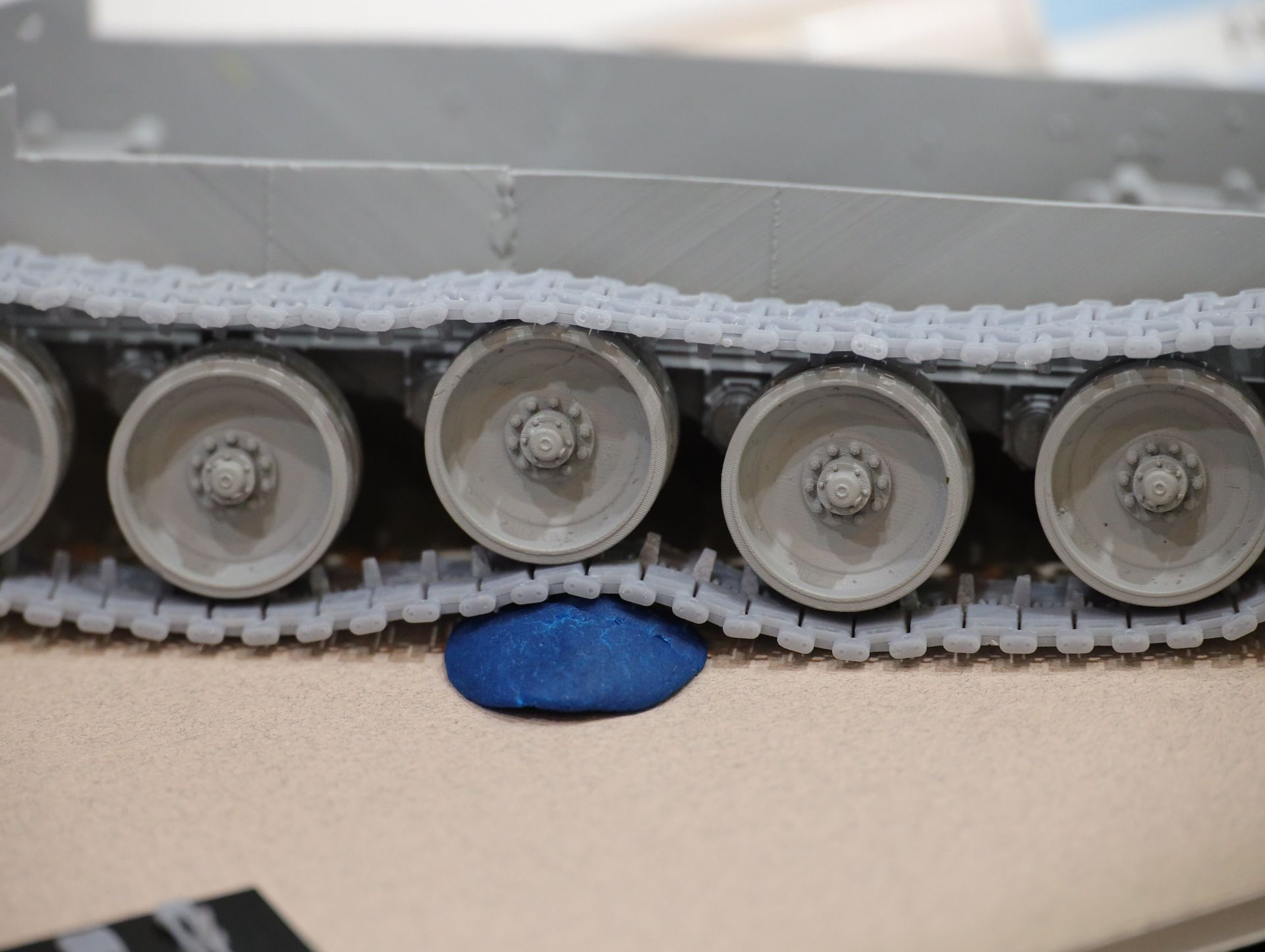 キャタピラは細かい動きにも対応する