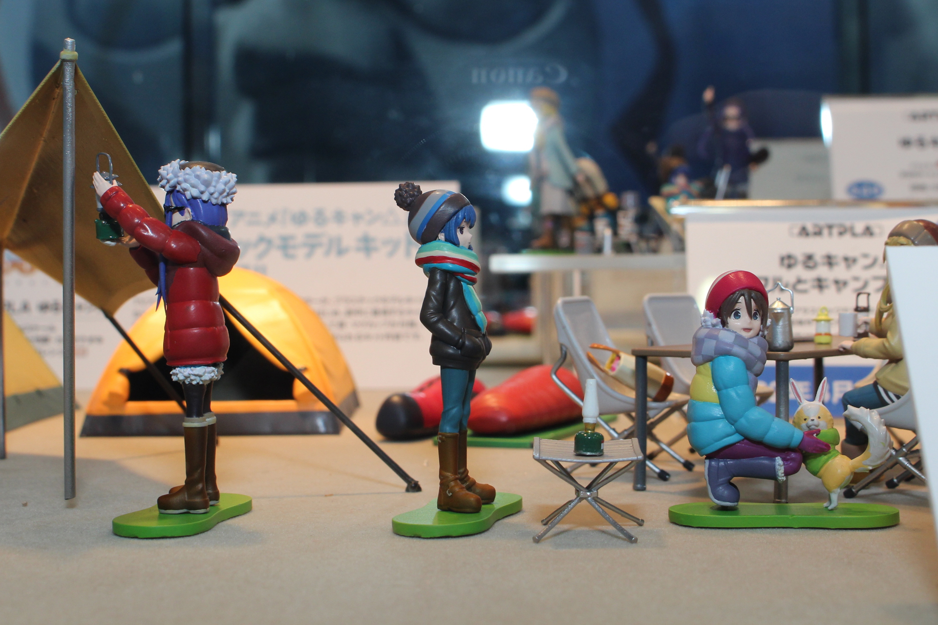 1/24のアニメスケールにて登場。作り込まれたキャンプ道具にも注目