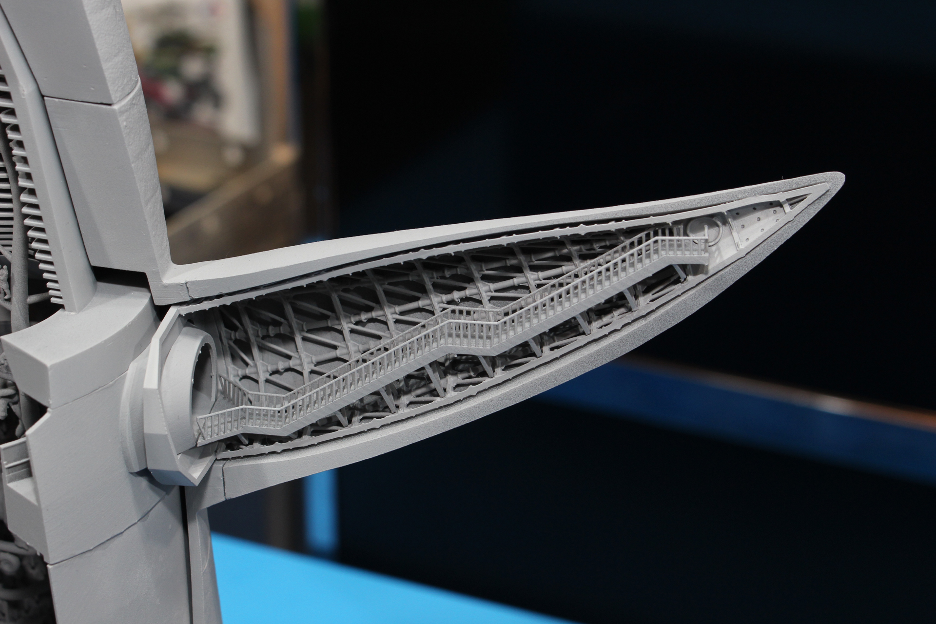 外観はもちろん、胎内にある展示物「生命の樹」を可能な限り再現