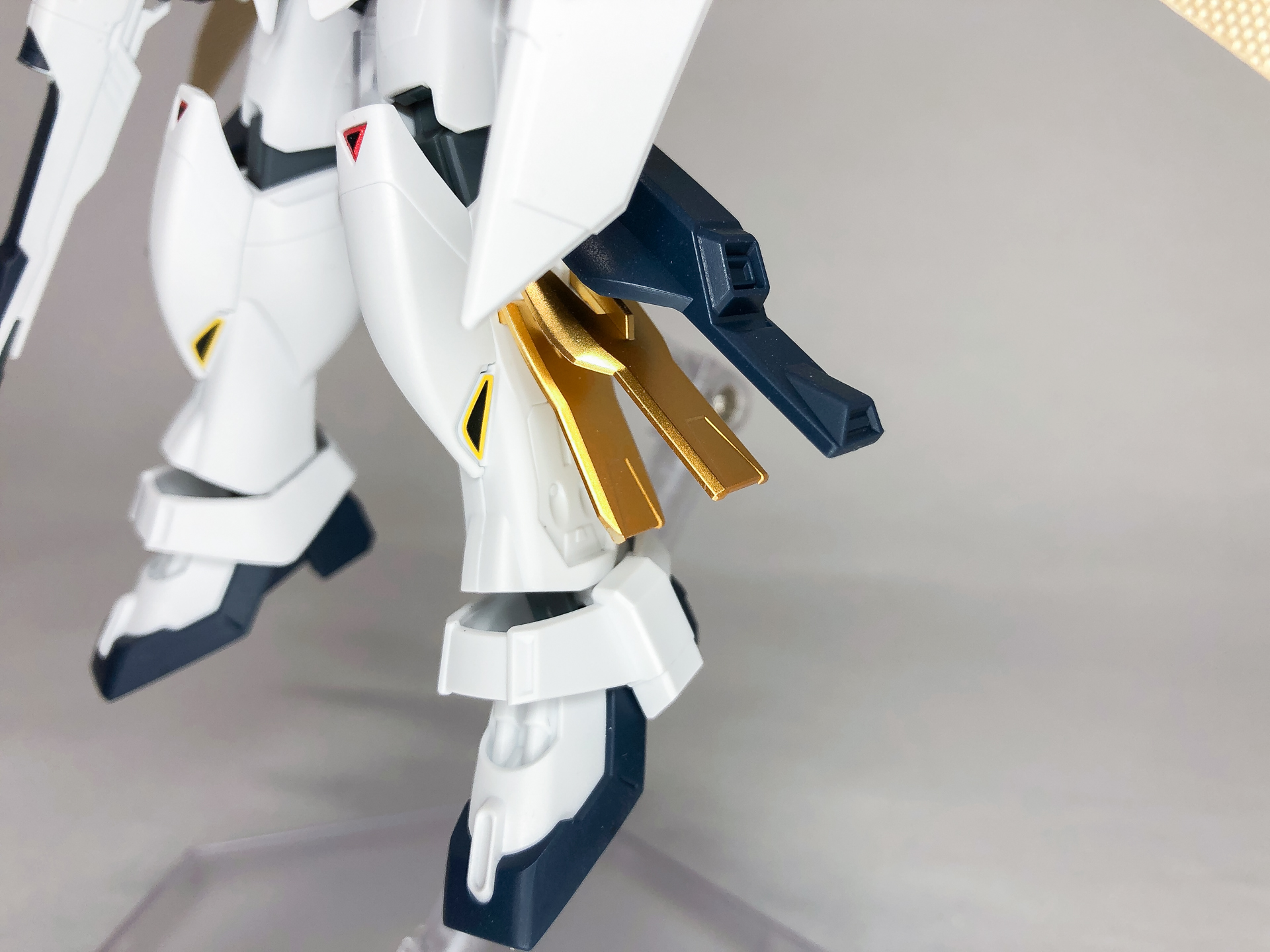 脚部エネルギーラジエータープレートのアップ。まるで金属のような質感に仕上がりました。