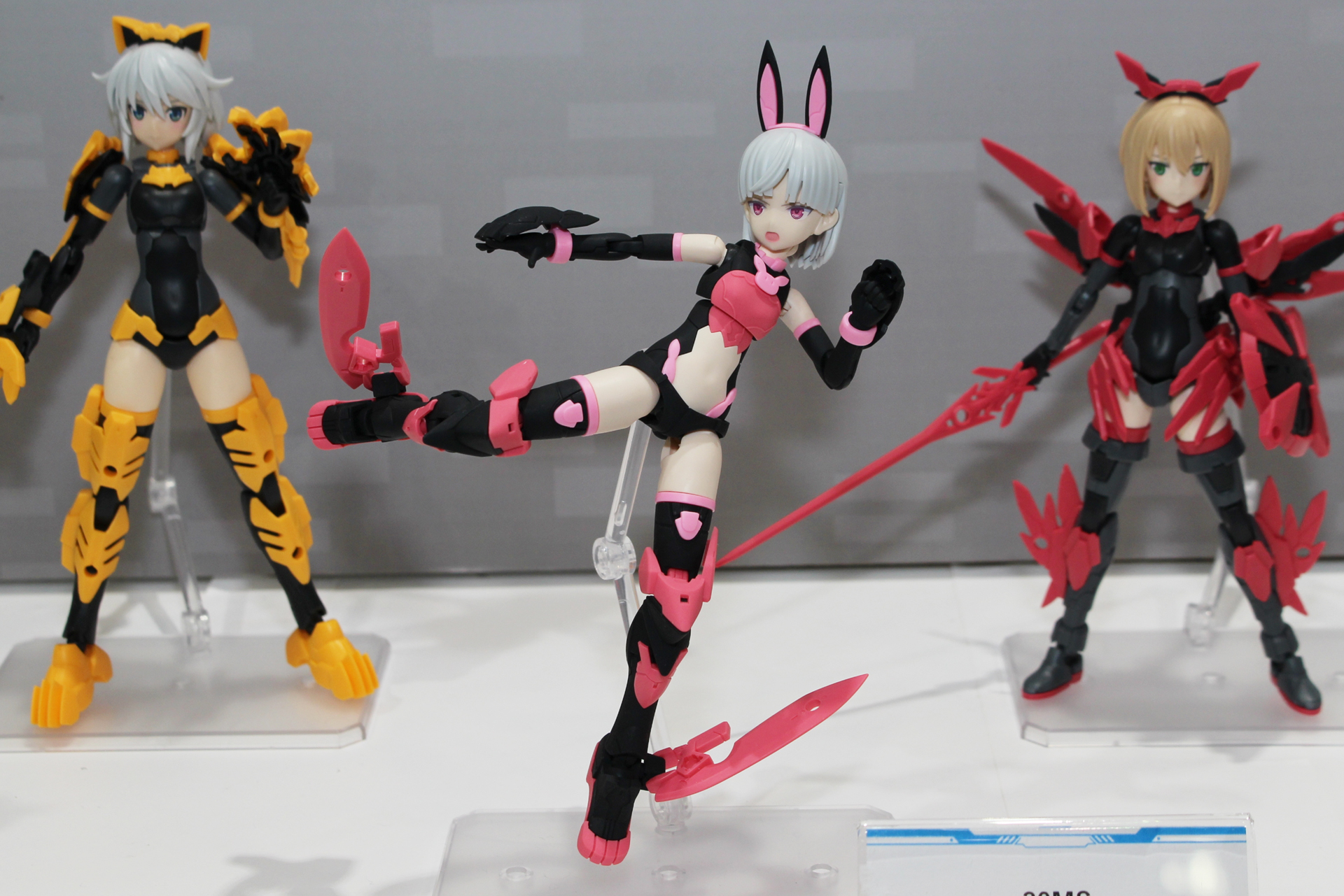 「30MS SIS-T00 ララネル［カラーB］。12月発売予定。価格は2,530円（税込）