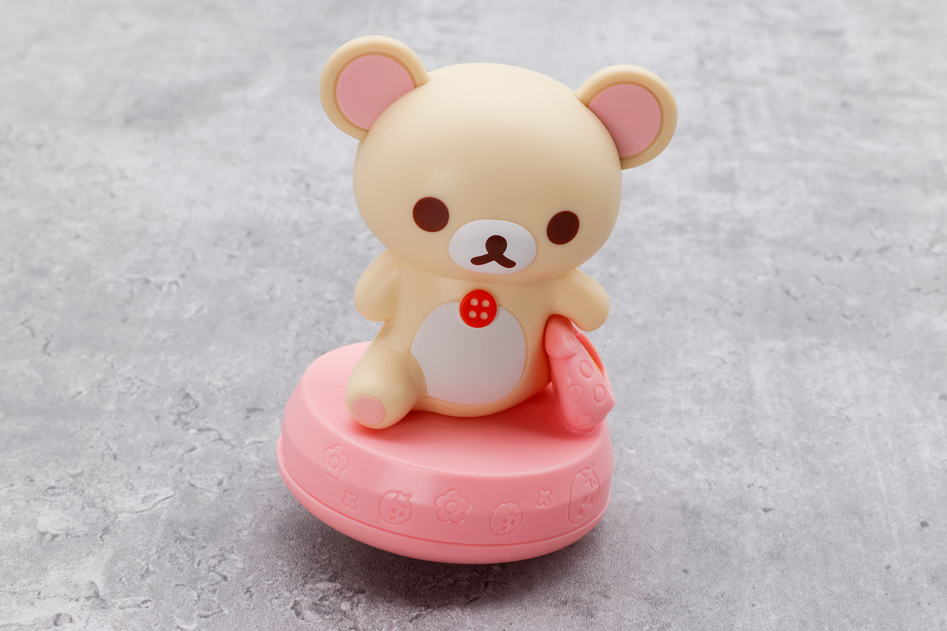 底面部分がやや丸みを帯びており、ゆらゆら揺らせることができるようになっている