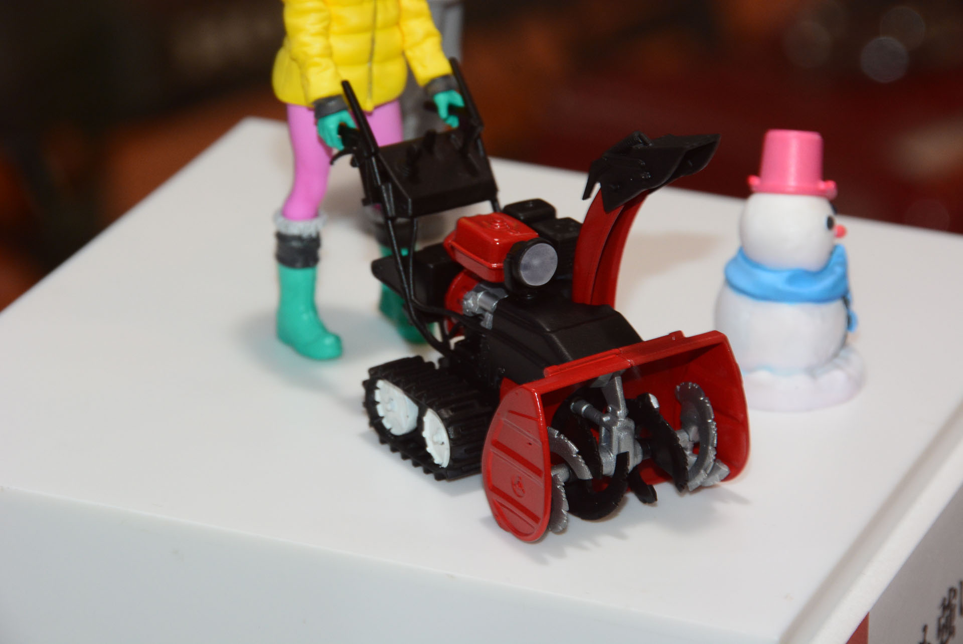 丸いライトやクローラー、エンジンなどメカが凝縮されている