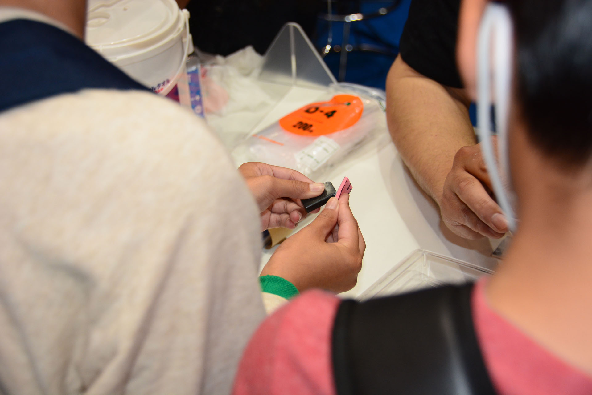 ゴッドハンドの石磨きはかなりの人気だった