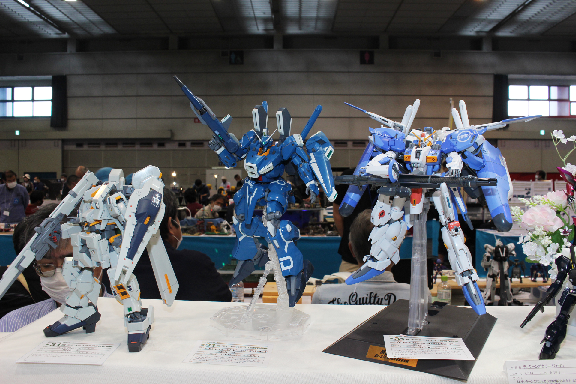 モビルスーツも作者の作風が出ていて面白い