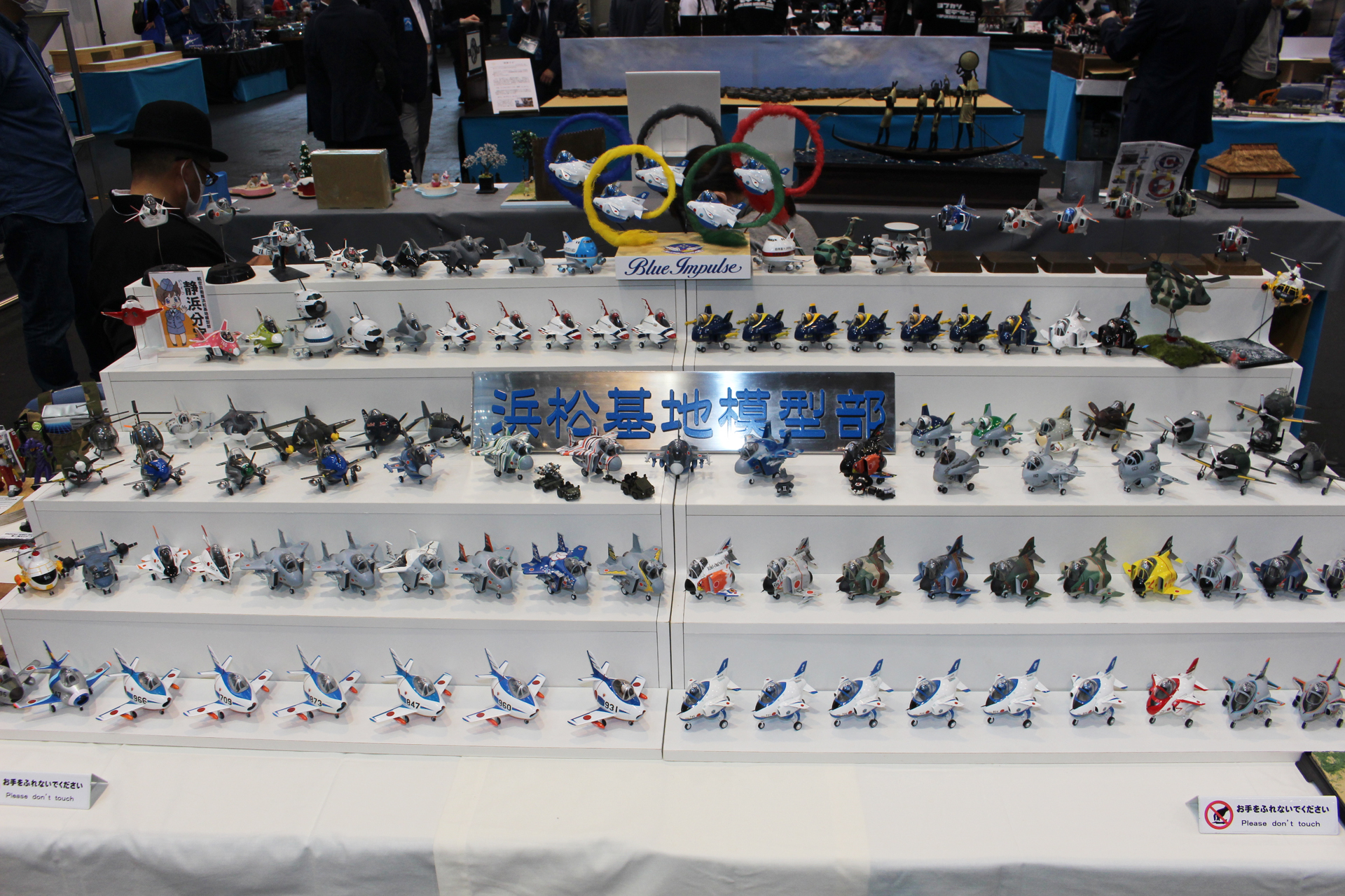 凄い数の「たまごひこーき」シリーズが並ぶ圧巻の展示