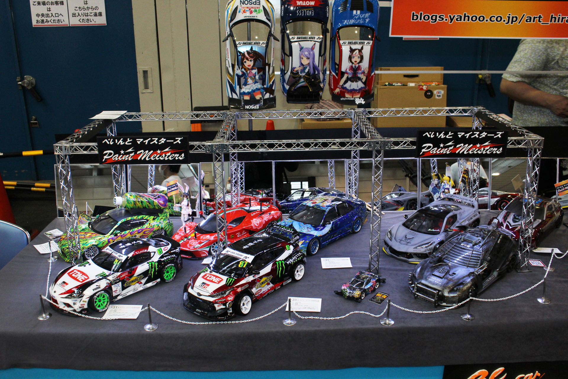 カーモデルのクリアボディに美麗なペイントを施した作品群