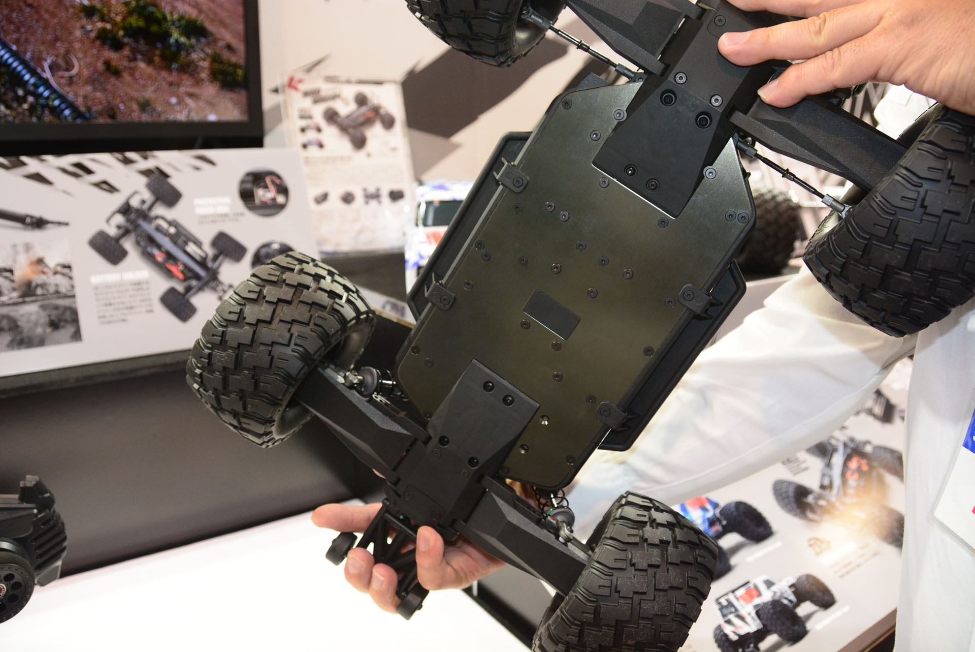 アルミ製のフレームで剛性も確保