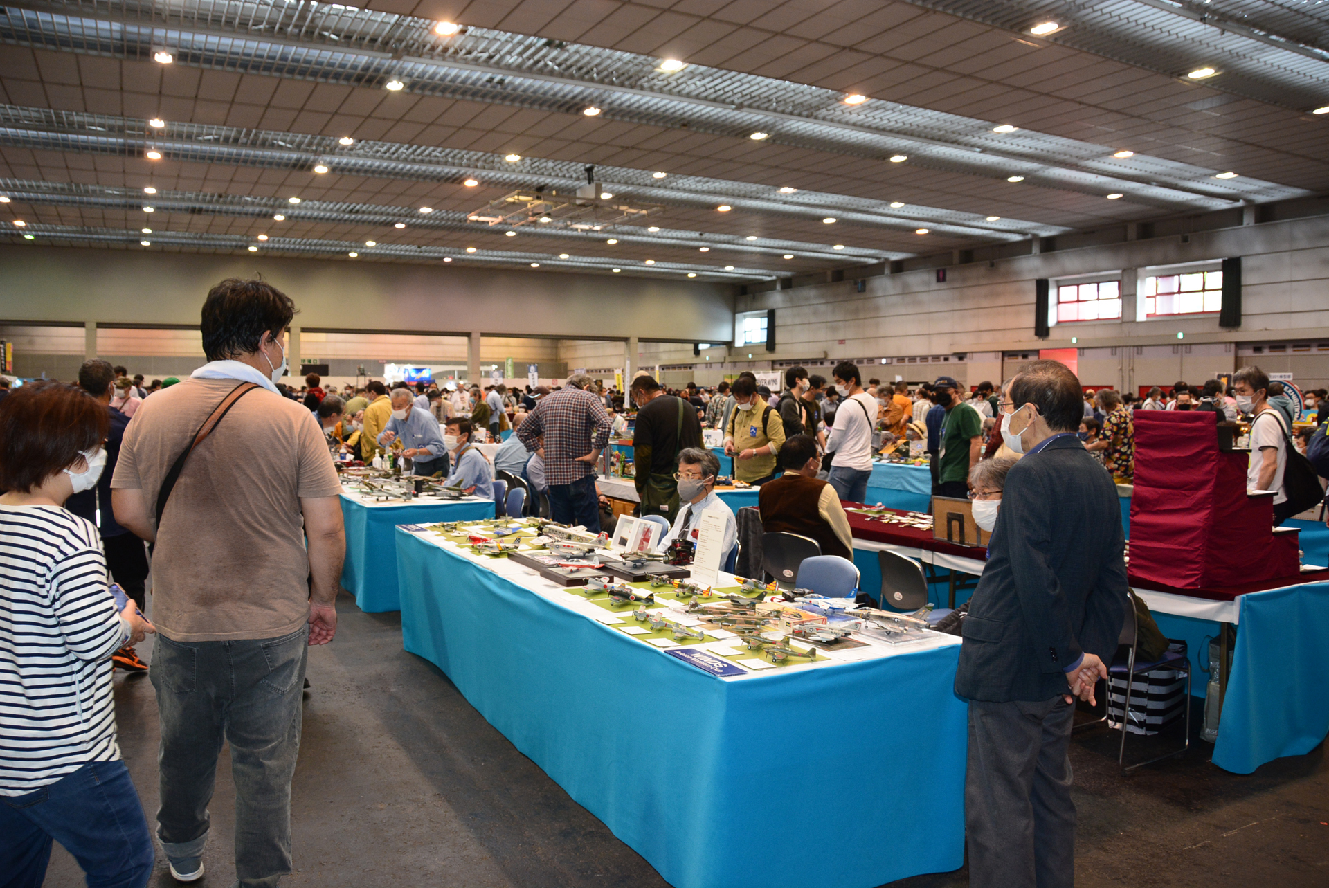 ツインメッセ南館の2/3を占める広大なスペースが会場に。視界を埋め尽くす作品は、本当に素晴らしいものばかりだ