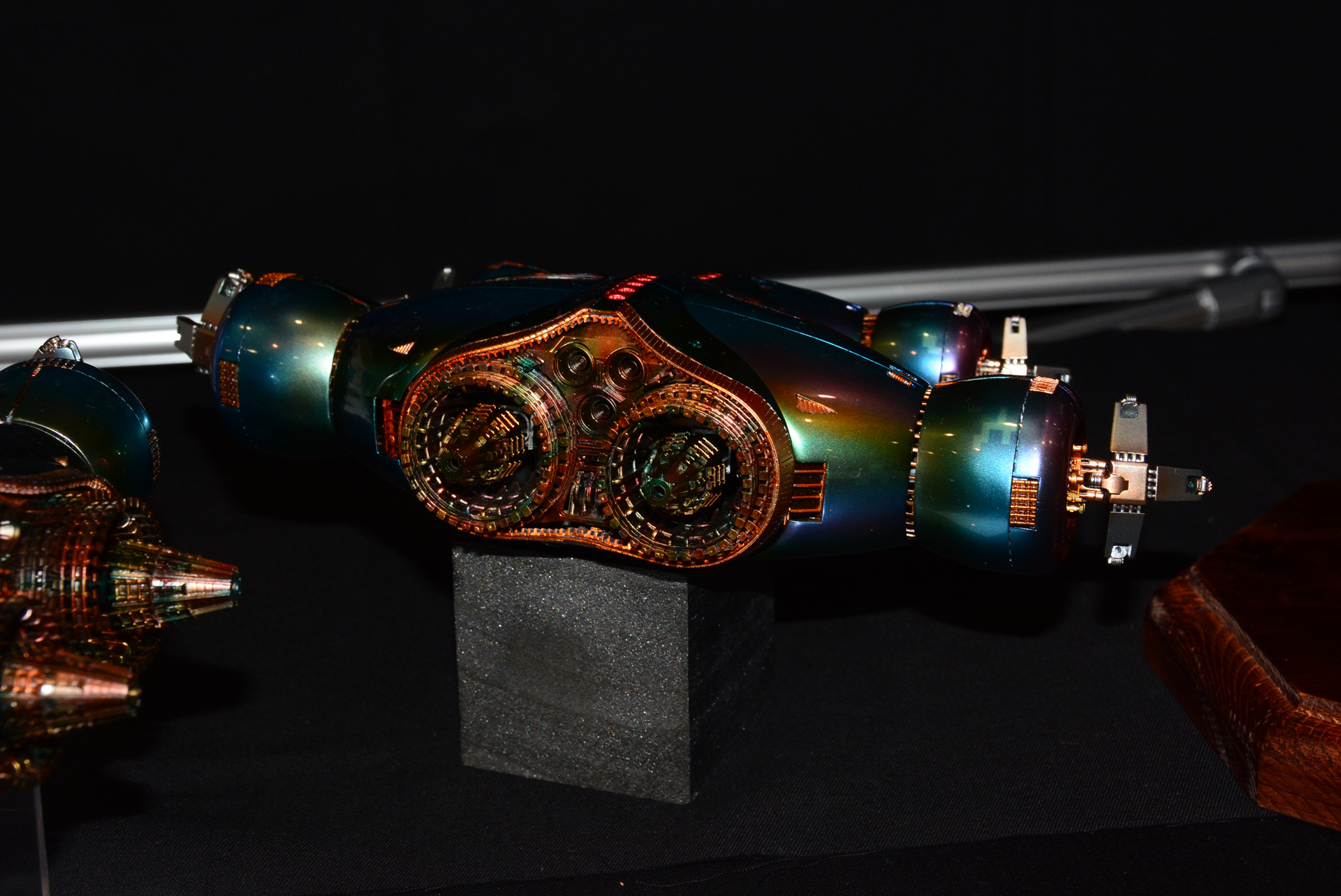 あえて塗料の反射ではなく、狙った光り方をさせるために色分けをしているとのこと