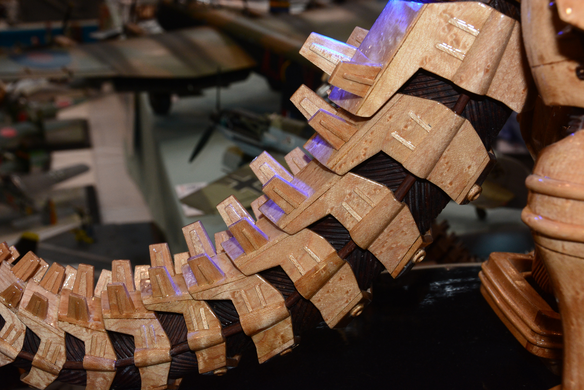 尻尾の表現。細部と全体のスタイリングの造型バランスが絶妙だ