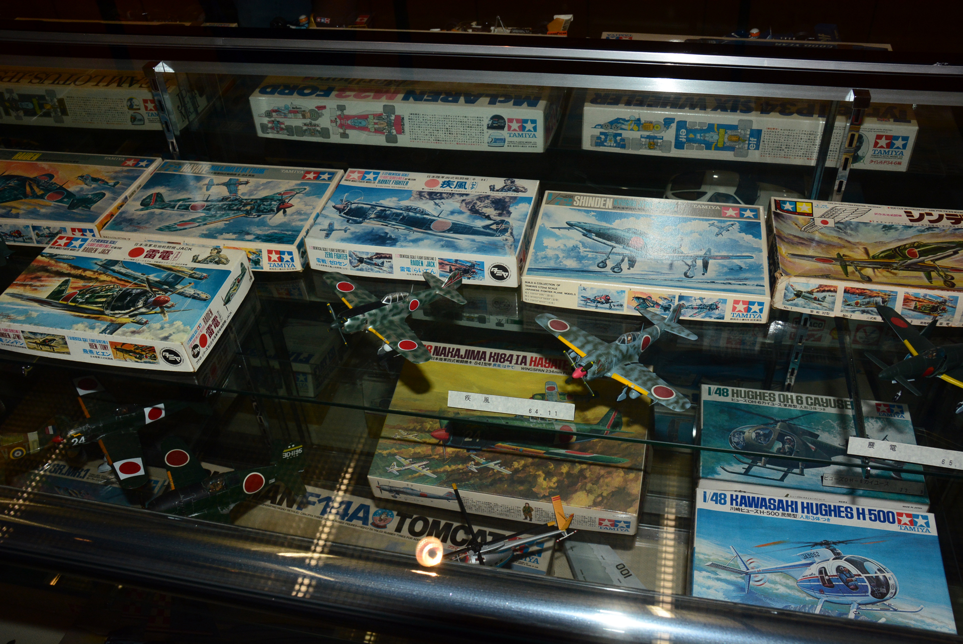 様々な時代の航空機がモチーフとなっている