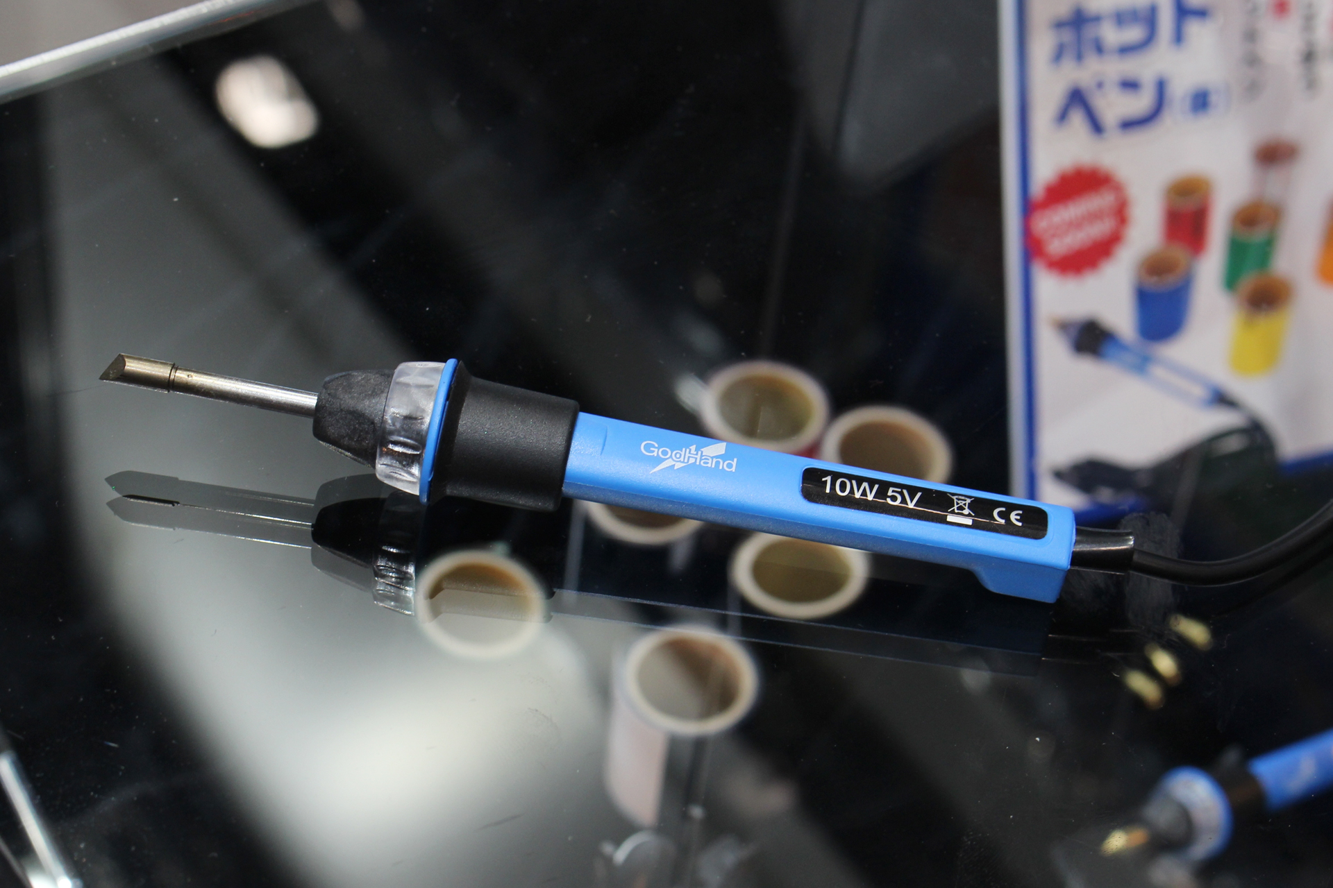 「ヒートペン（仮）」。ホットペンとは先端の形が異なっている。ともにケーブルに電源スイッチがある