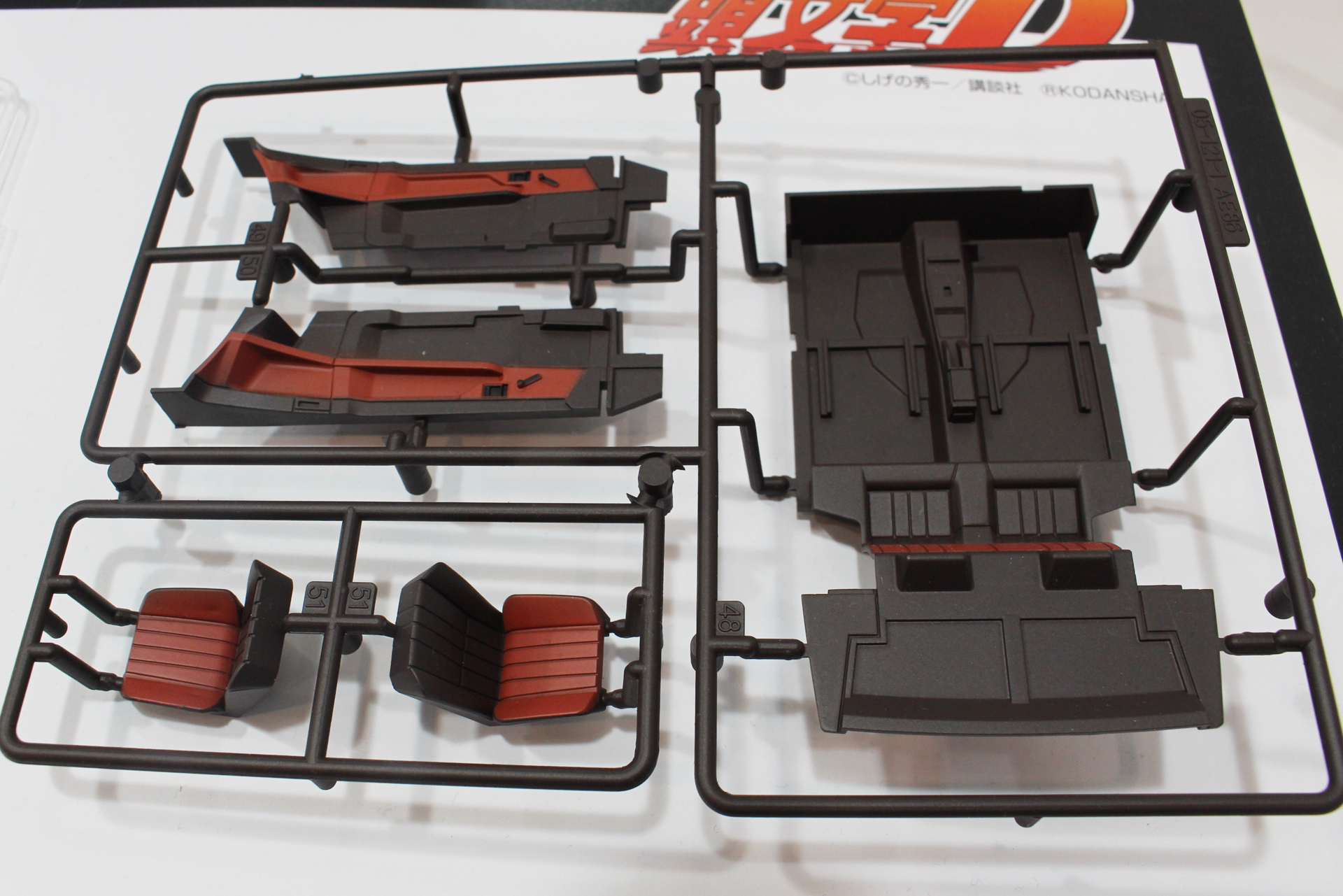 ボディ、内装、シャーシなど、実車と同じ質感で塗装されている