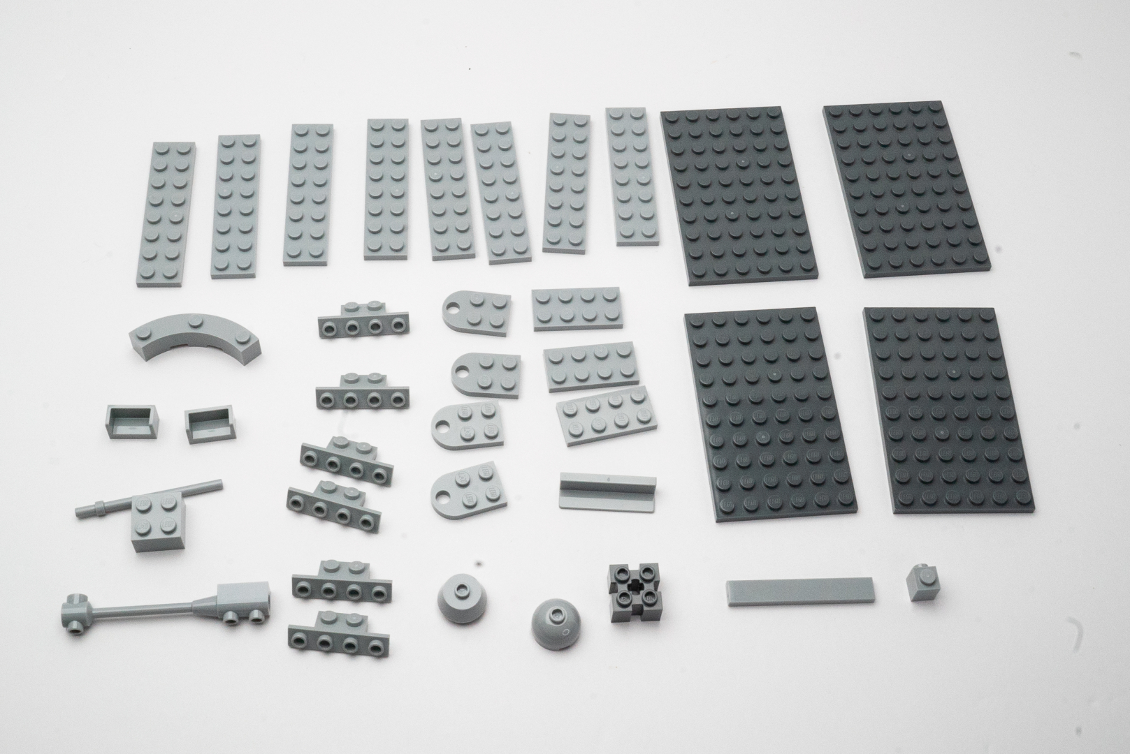 袋4は壁のベースとなる大型プレートやロングプレートが多いので、大きめのパーツが多い