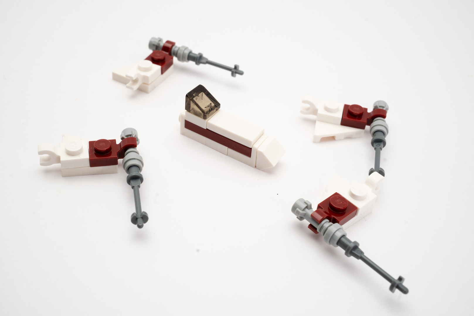 Xウイングはノズルから出る燃焼ガスをダイヤモンド、翼の先端部分はスキーストックなど、独自のパーツセレクトが楽しめる