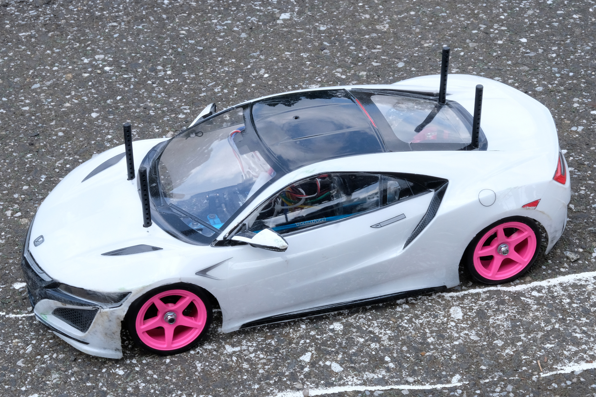 ボディはぶつかって傷が増えてきたが、走りやすいマシンになっていく