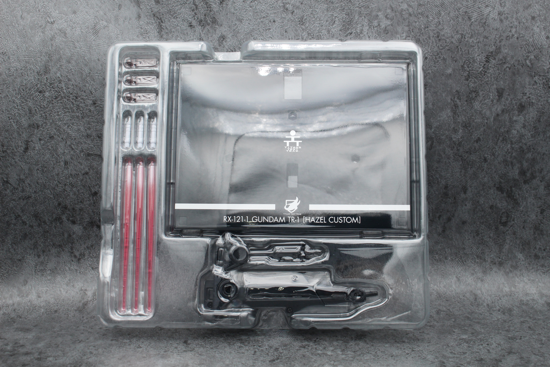 ブリスターは2枚。パーツは多いが本体サイズは小さめなので、上手く収められている