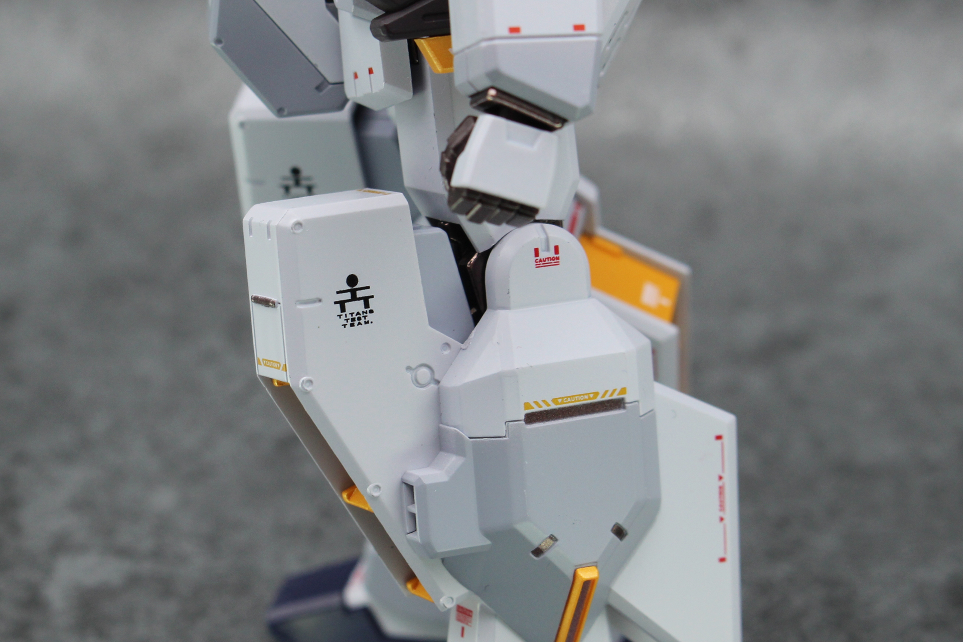 T3小隊のマーク。Tの文字を3つ合わせたデザインだ。要所のマーキングも非常に細かい