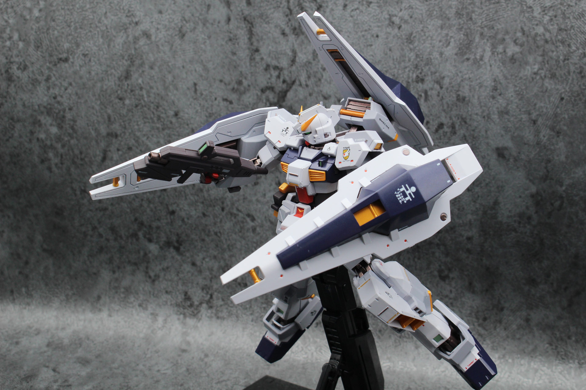 3枚を装備した高機動仕様。ヘイズル改ならではのシルエットだ