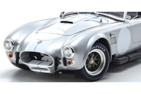 曲線を多用したスポーツカー「シェルビー コブラ」のミニカーが登場