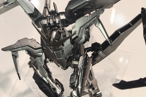 特別企画】【ガンダムベース撮り下ろし】4つのサブアームを持つ機体の