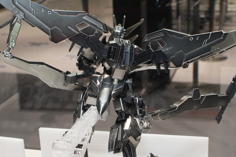特別企画】【ガンダムベース撮り下ろし】4つのサブアームを持つ機体の