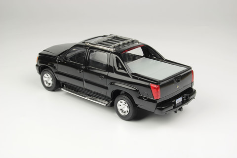 プラッツより、プラモデル「1/25 2005 キャデラック エスカレード EXT