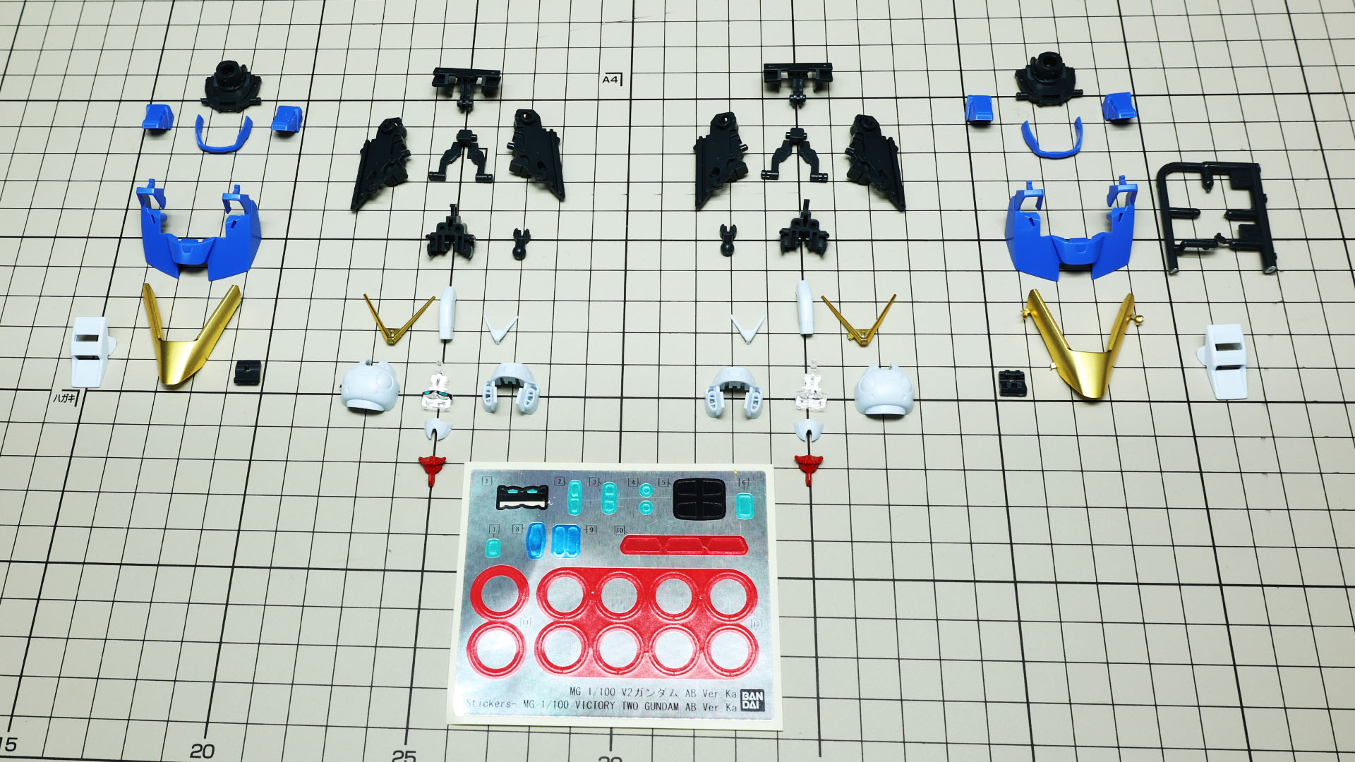 基本的な構成は同じですが、片方の頭部には左目のスナイピング・ユニット（スコープ）を取り付けることにしました