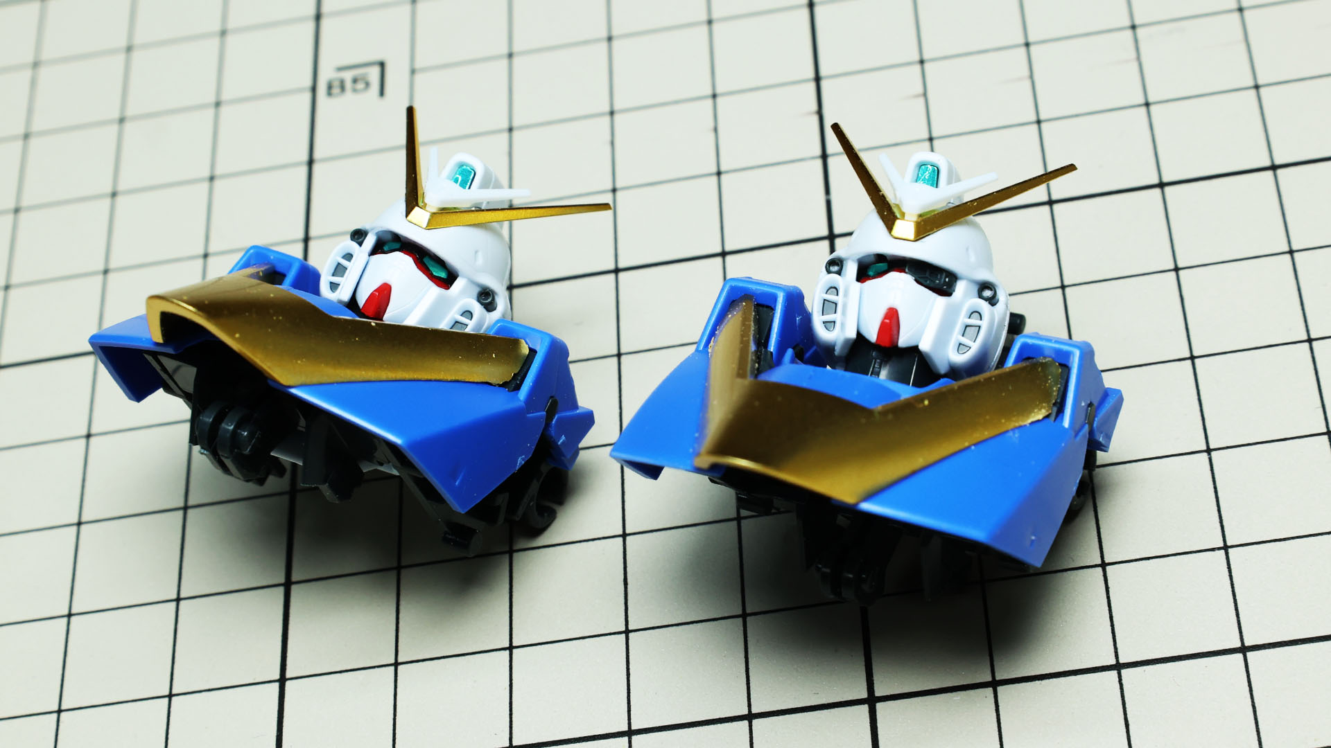 わかりにくいですが左が通常、右がスナイピング・ユニットを取り付けた状態の頭部